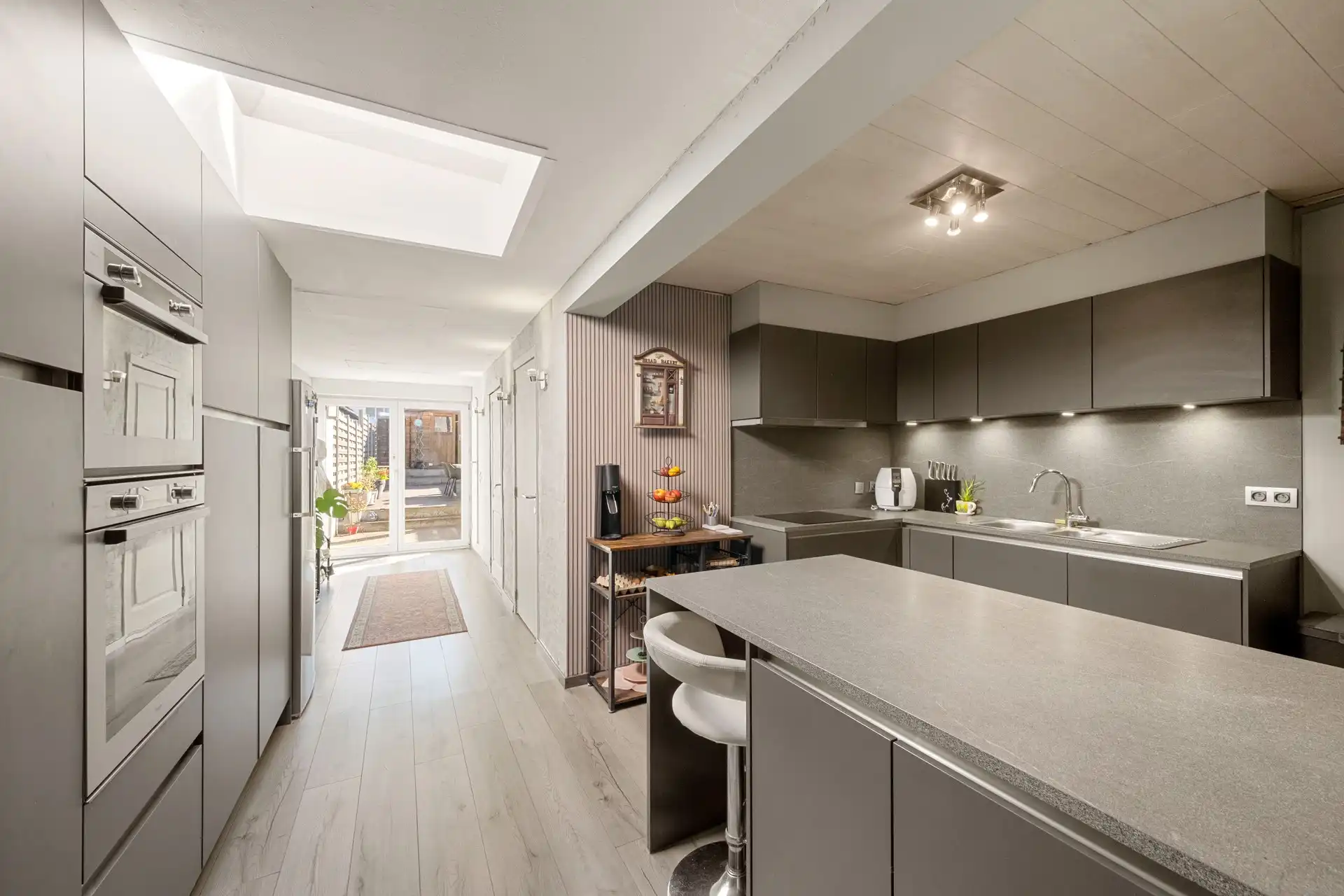 Hoofdfoto van de publicatie: WONING | 3 KAMERS | TUIN | UITWEG MET 2 PARKINGS ACHTERAAN