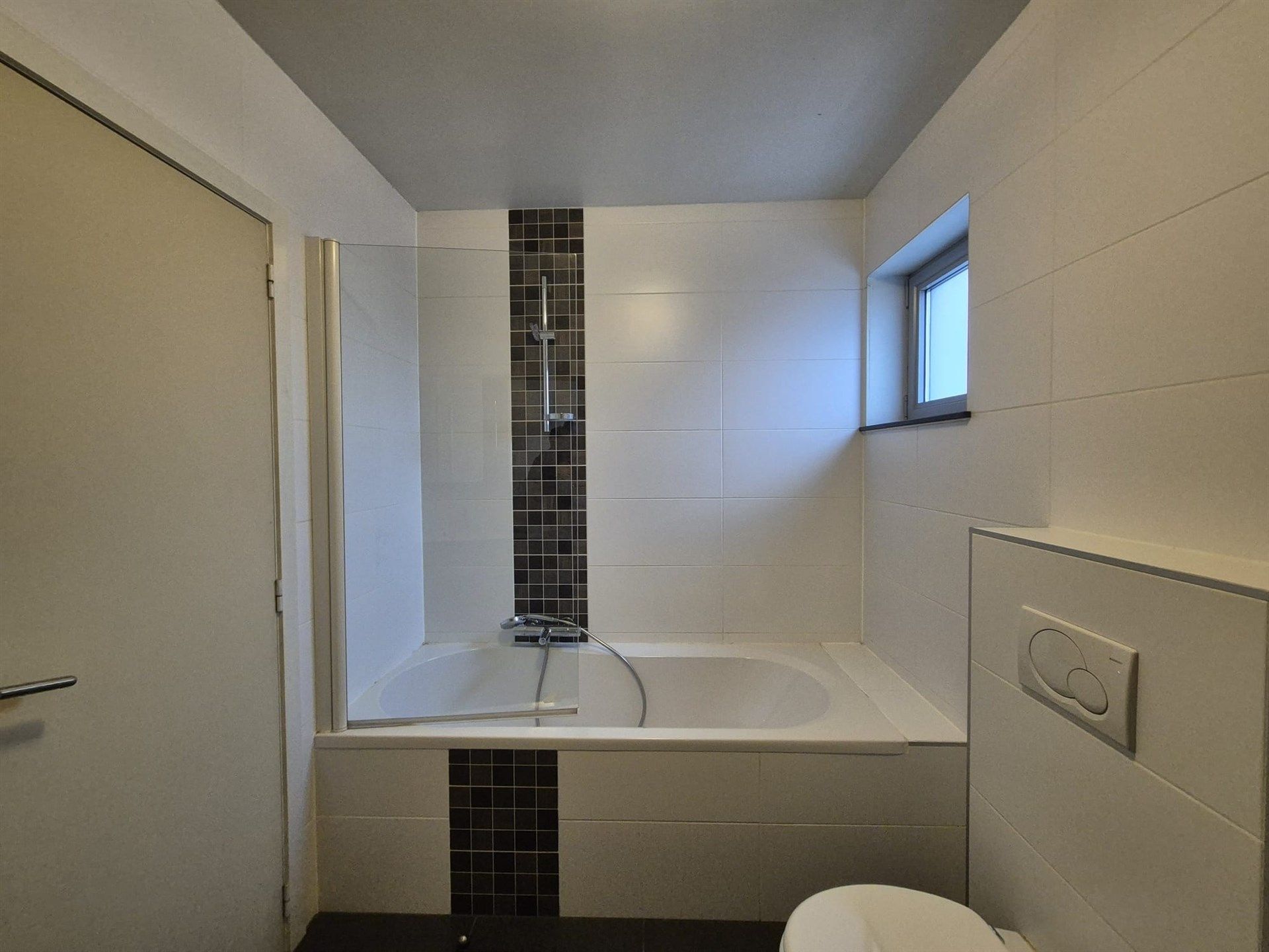 Rustig gelegen woning met tuin en garage. foto 21