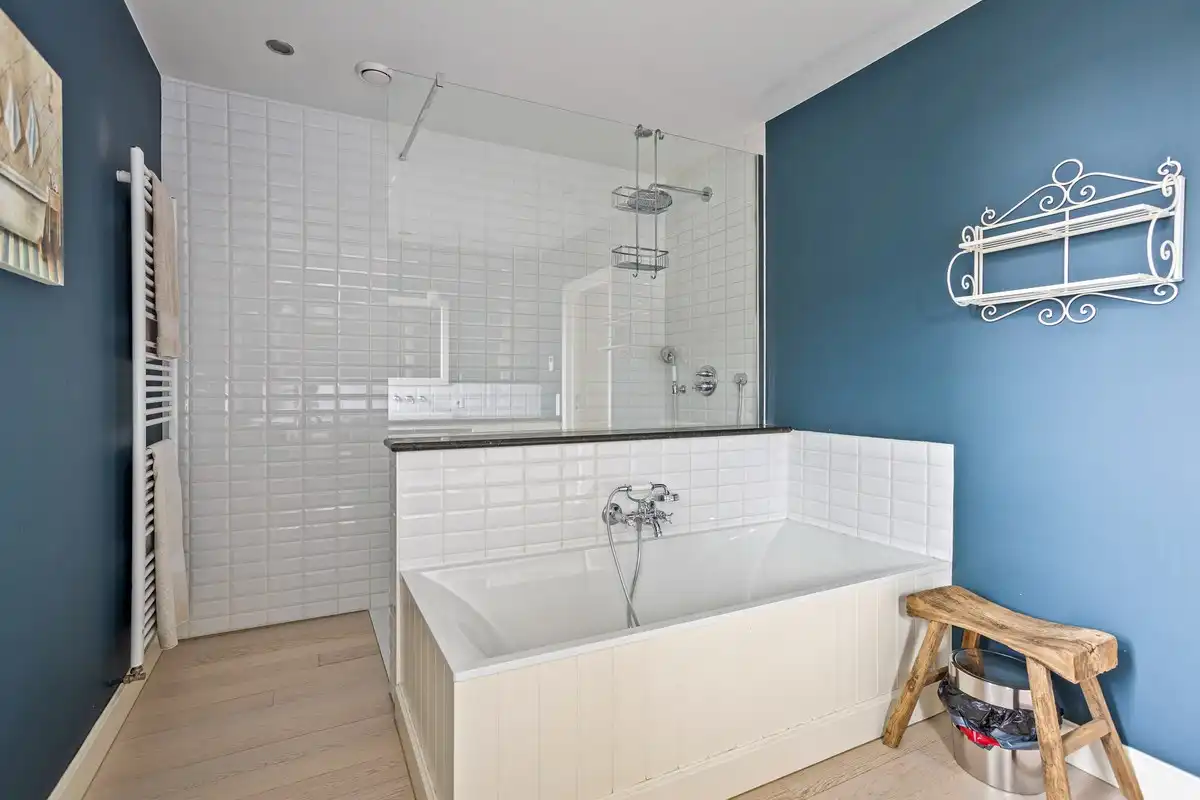 Exclusieve villa met oa 5 slaapkamers en verwarmde zwemvijver  op 2.070 m². foto 19