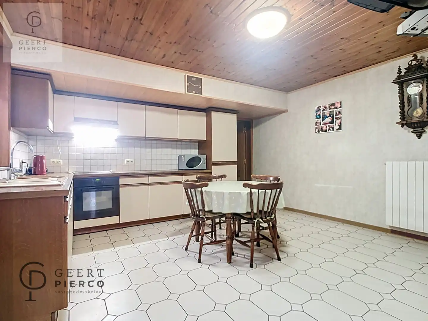 Karaktervolle hoeve met loods op een perceel van 16a76ca. foto 10