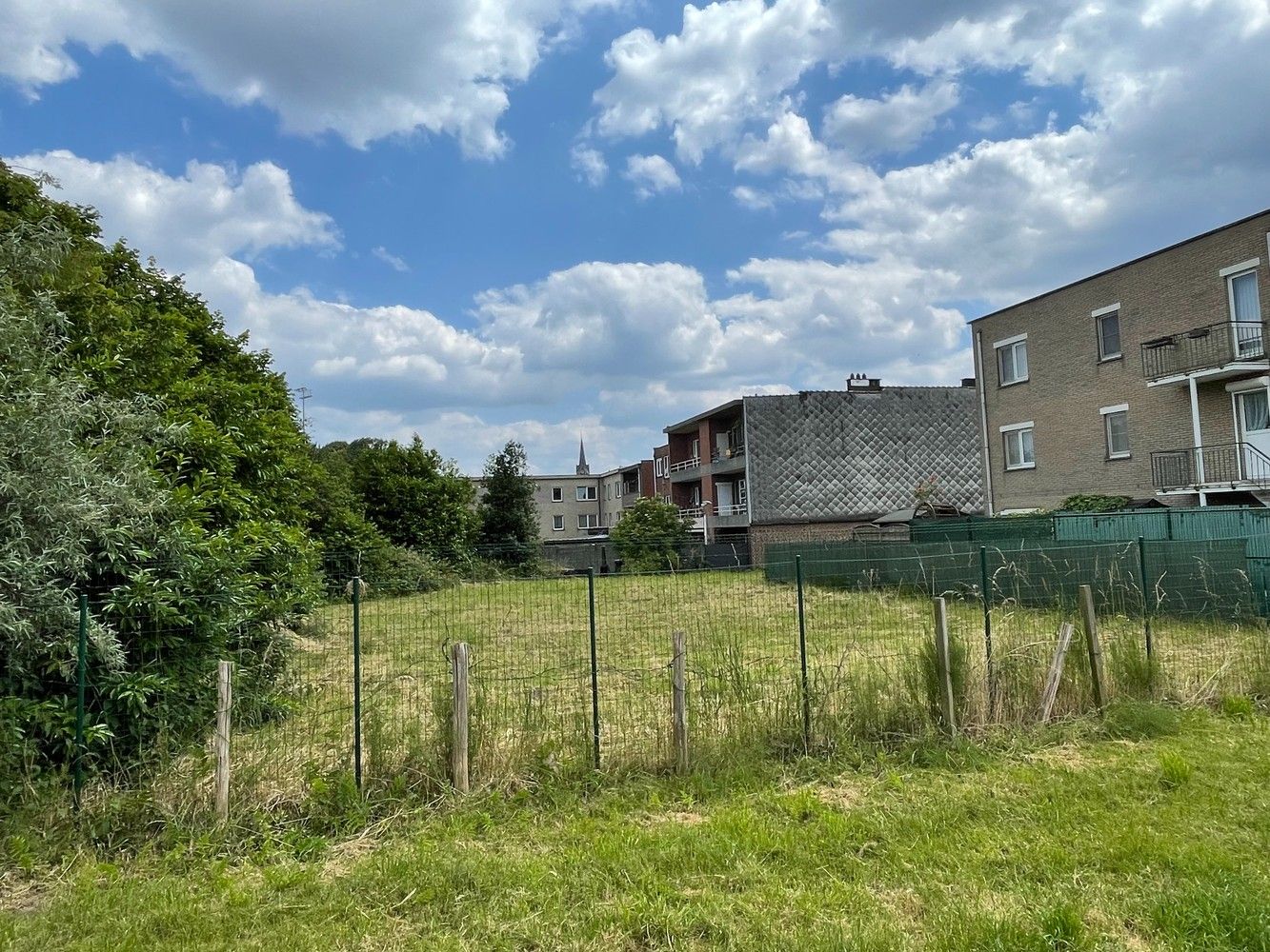 Goed gelegen grond voor het bouwen van een klein opbrengstgebouw foto 2