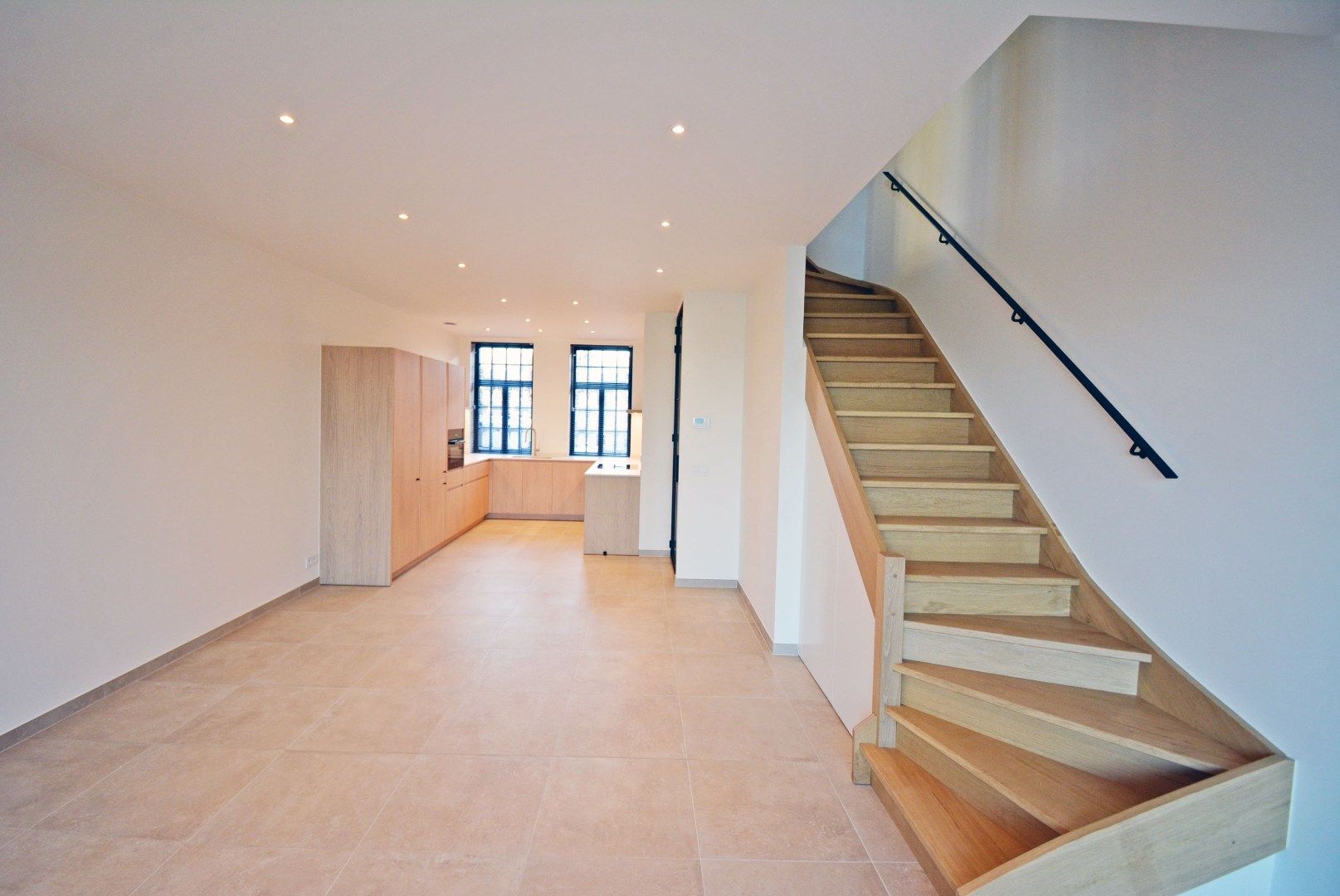 Moderne en energiezuinige nieuwbouwwoning in Koolkerke. foto {{pictureIndex}}