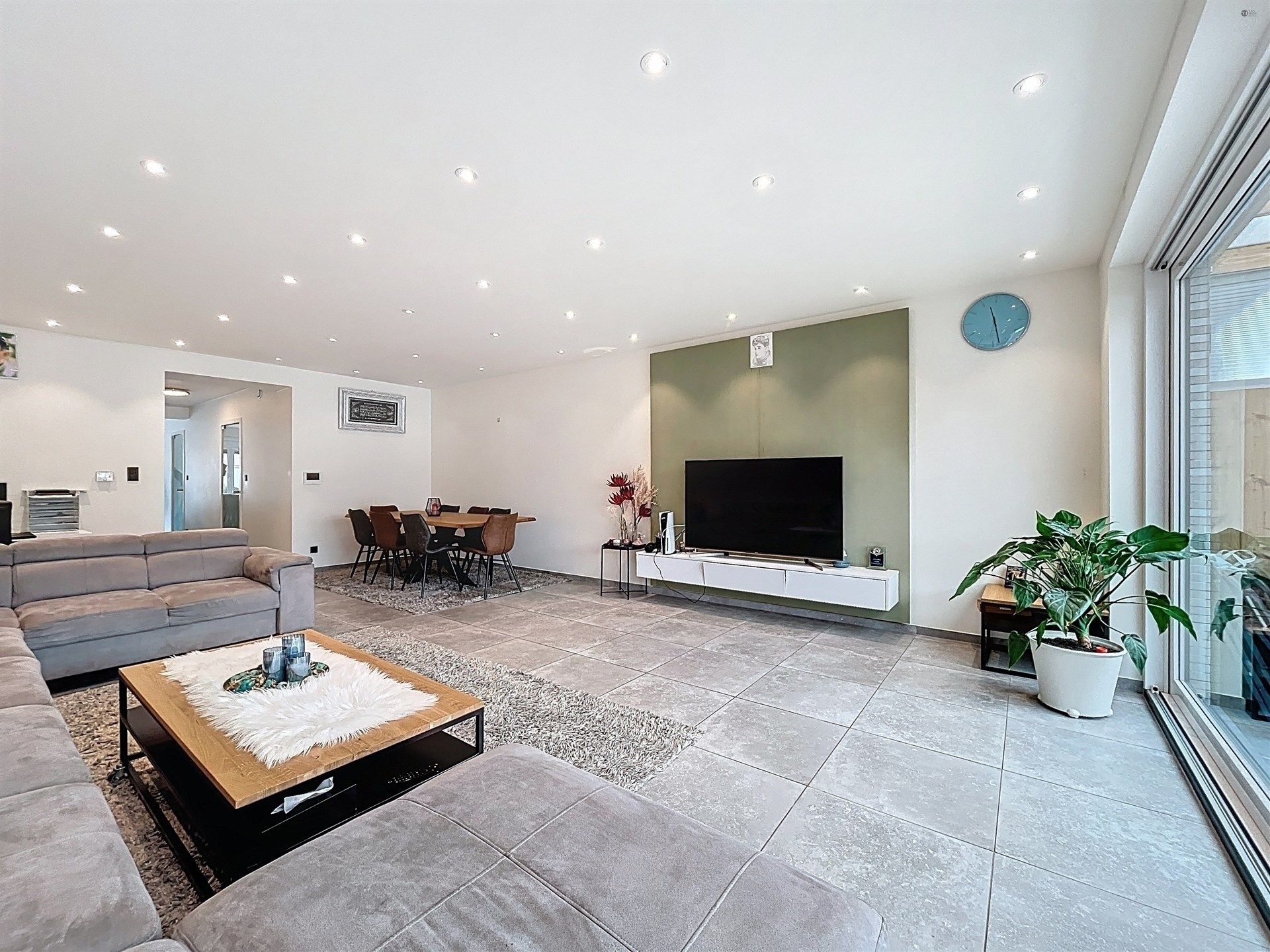 Instapklare energiezuinige woning met 4 slaapkamers in Sint-Gillis-Waas foto {{pictureIndex}}