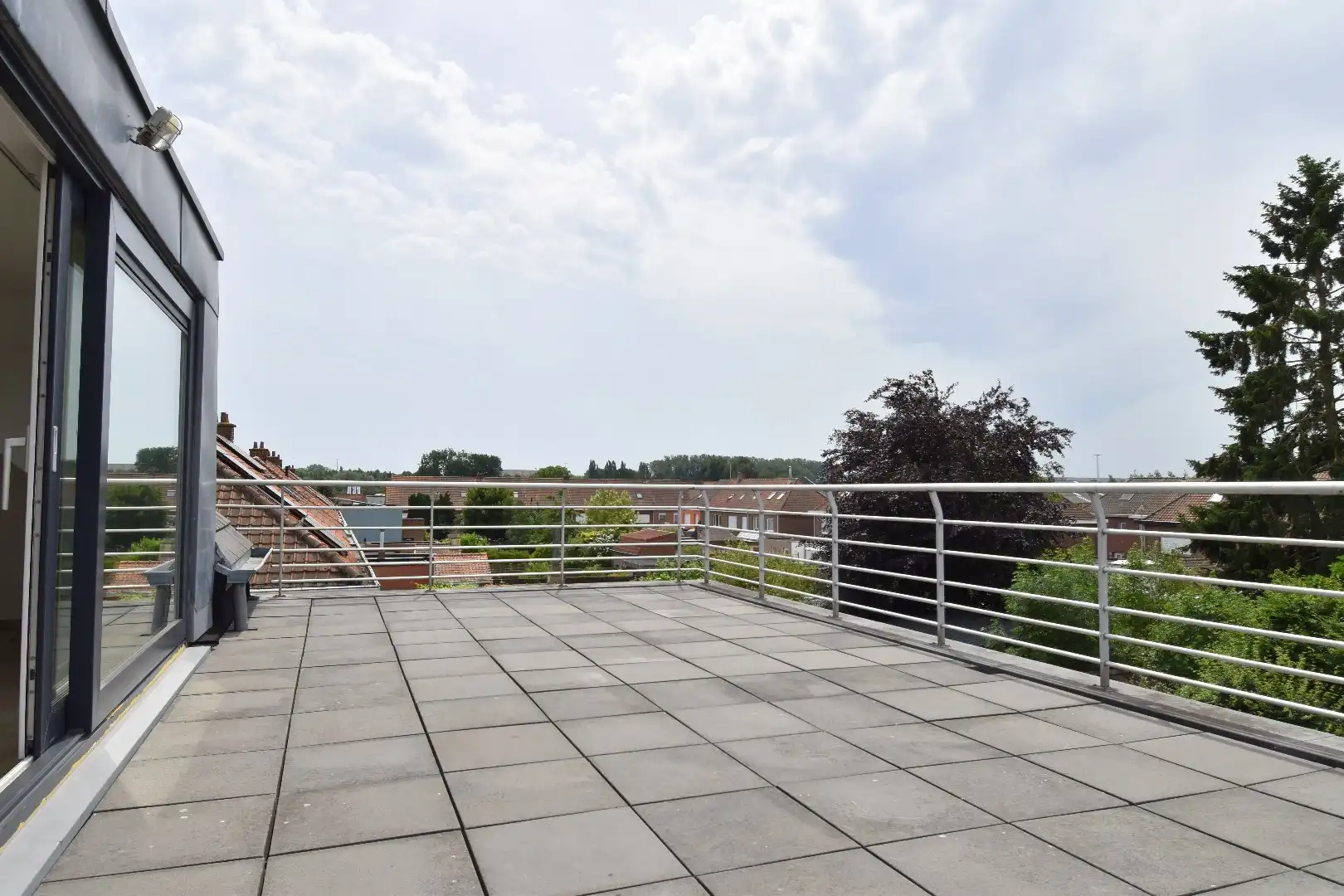 Interessante opbrengsteigendom (204m² kantoor + 3 appartementen + garages/parkings) op toplocatie te Bissegem foto 13