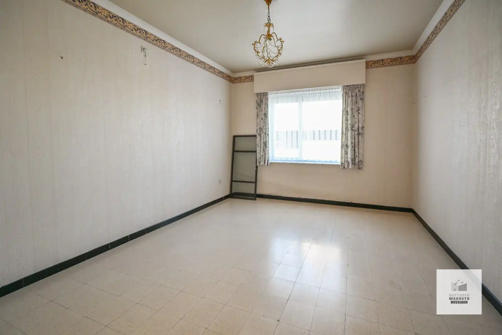 Te renoveren gelijkvloerse woning met  3slpk, garage, tuin op 1290m2 foto 17