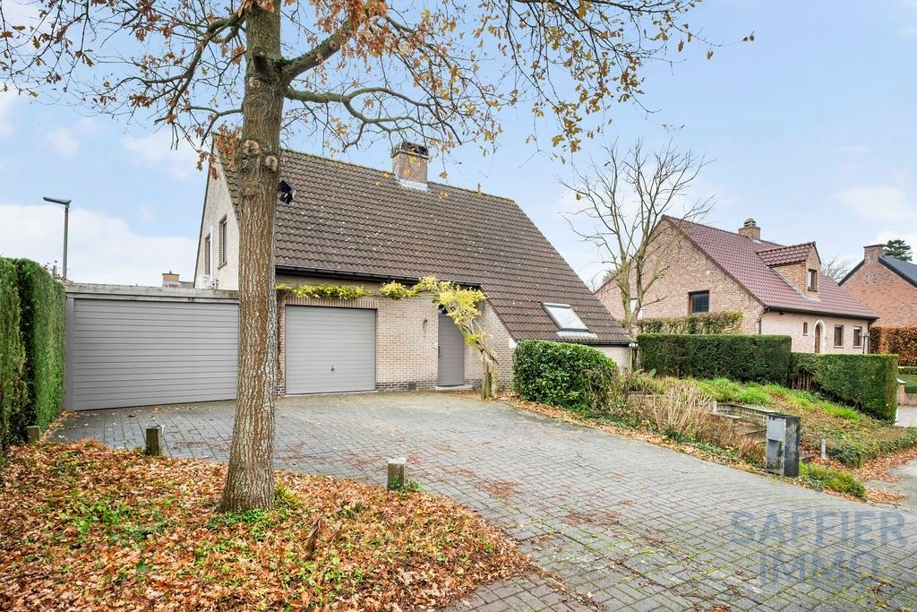 Ruime, rustig gelegen woning in Anzegem op 649 m² foto 2