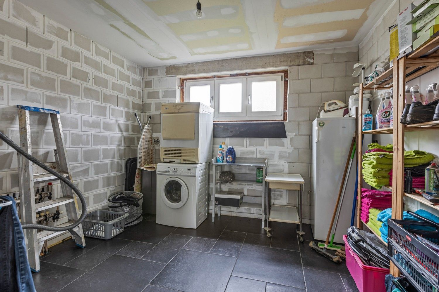 Grotendeels gerenoveerde woning met 5 slaapkamers! foto 36