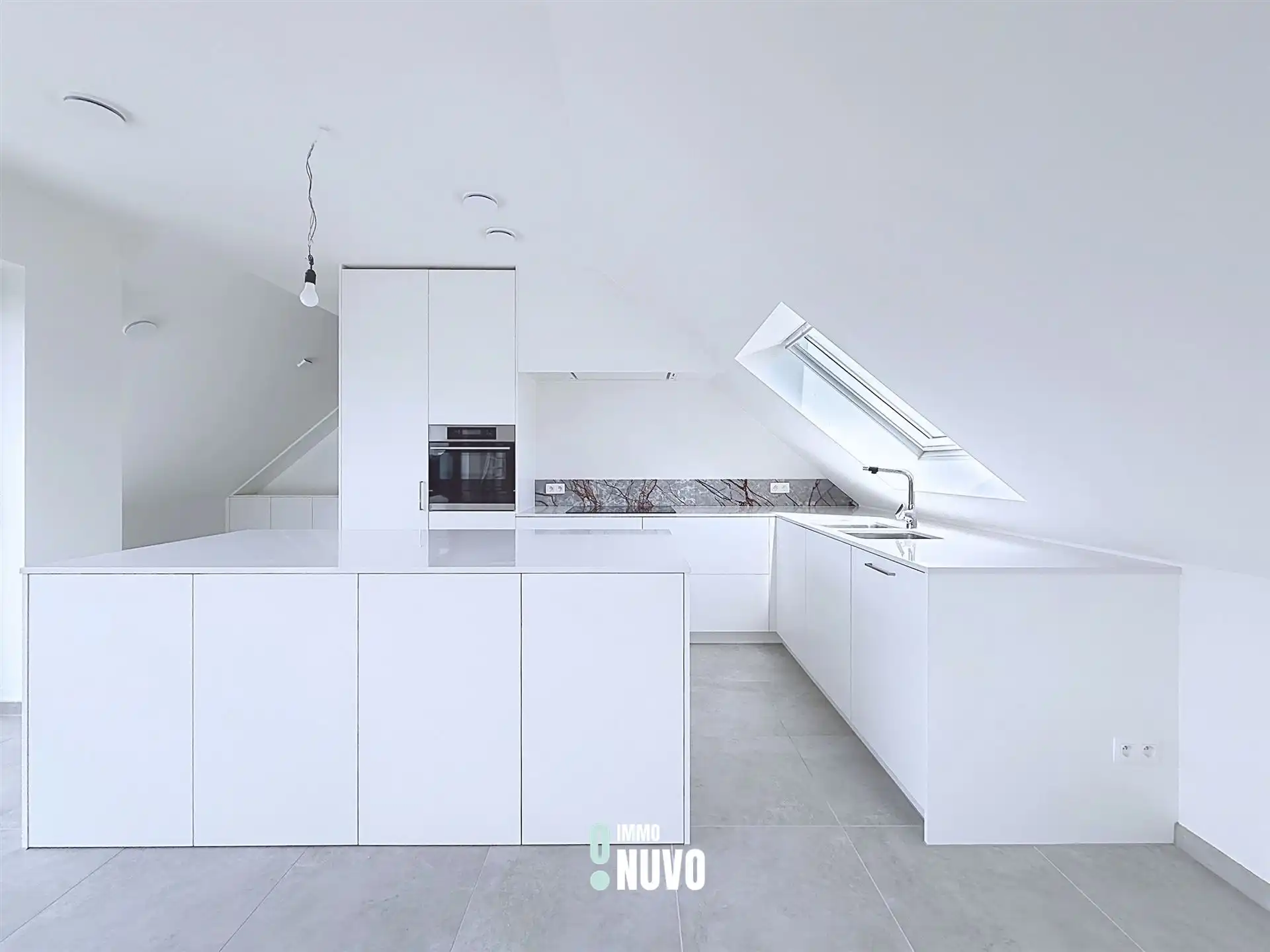 Stijlvol penthouse met 3 slaapkamers, bureau en ruim terras  foto 4