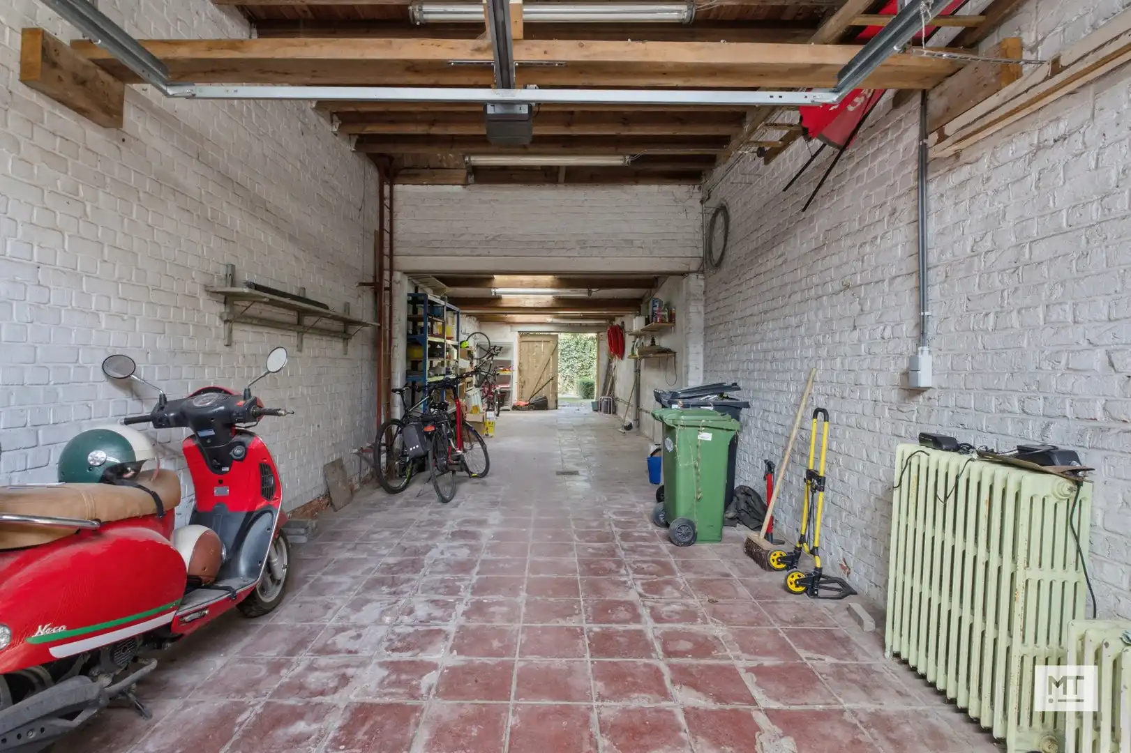 Bijzondere ruime herenwoning met 5 slaapkamers, 2 bureelruimtes, garage en tuin in het centrum van Ieper foto 34