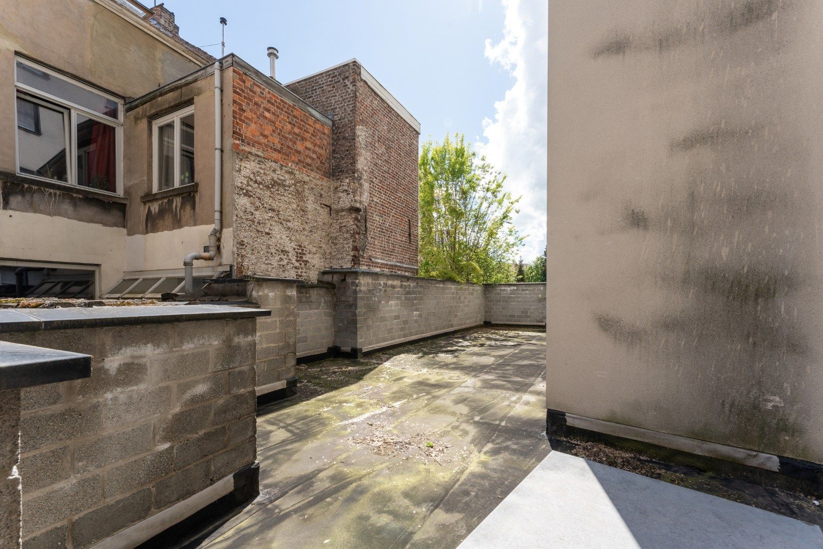 Recent & lichtrijk appartement (incl. autostaanplaats!) gelegen nabij de Bijloke site in Gent met zicht op de Leie.  foto 13