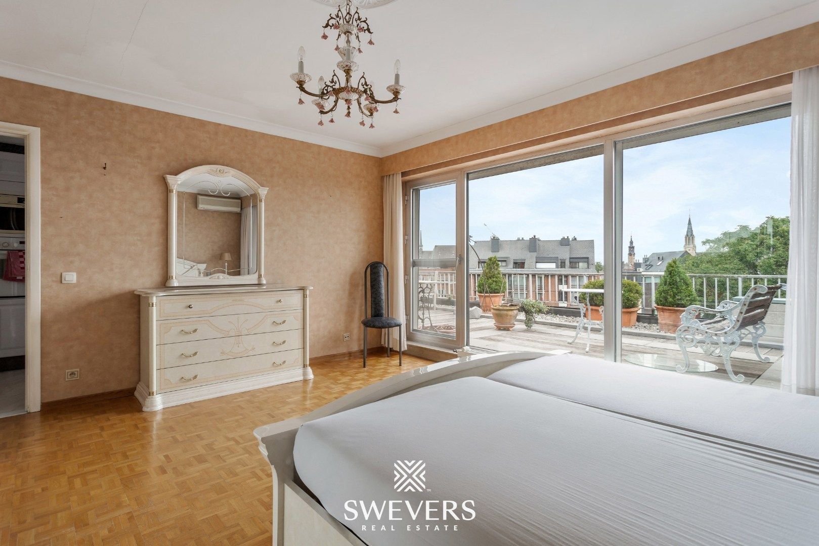 Riant penthouse met potentieel (137m²) en ruime terrassen (120m²) in centrum Sint-Truiden foto 14