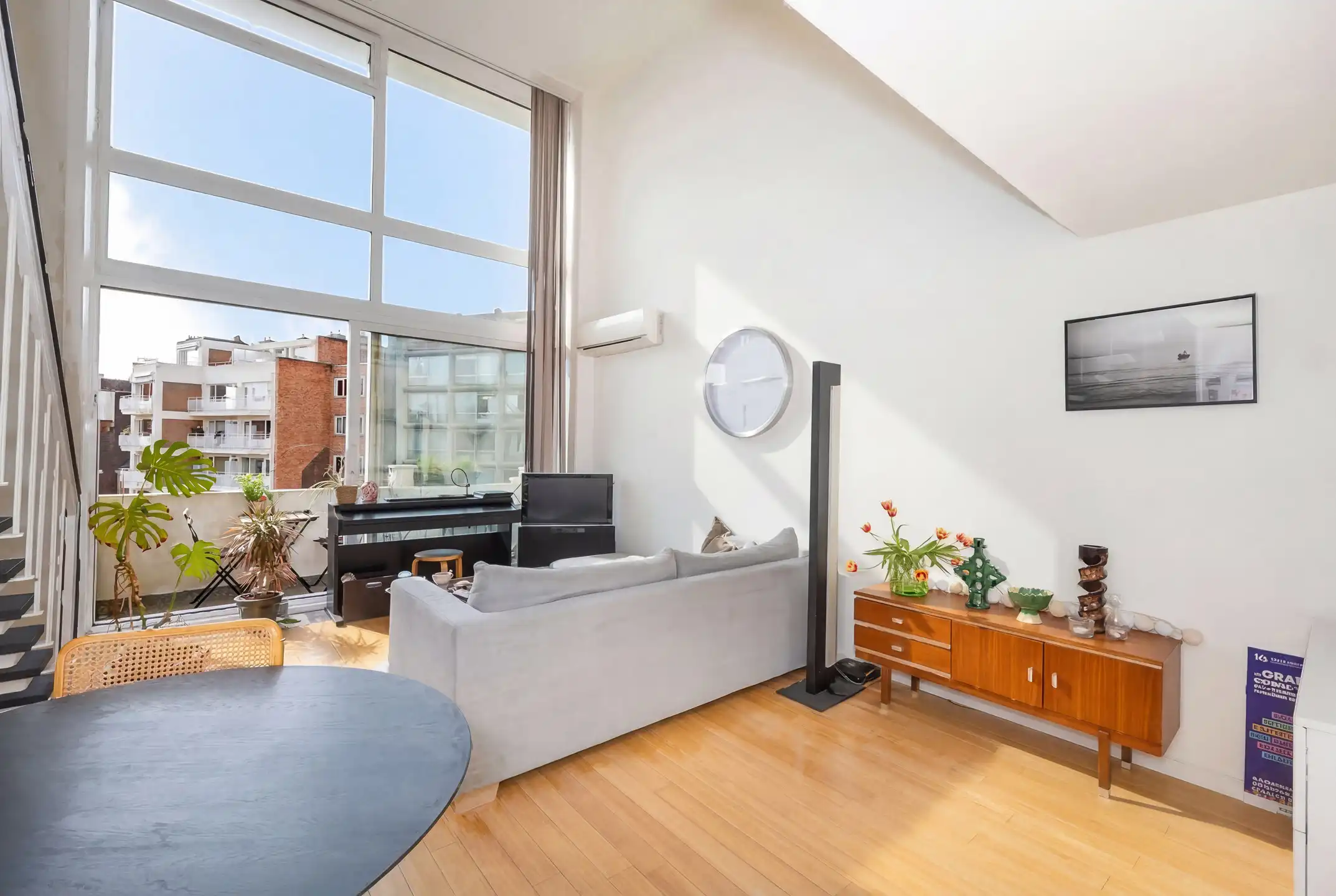 Dichtbij Louizalaan rustig aan de achterzijde van het gebouw foto {{pictureIndex}}