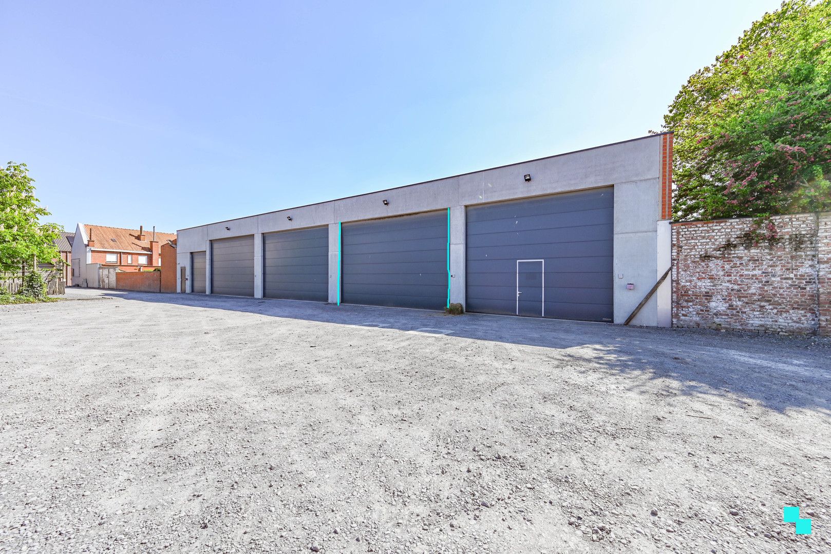 Ruime loods van ca. 172 m² met sectionaalpoort foto 2
