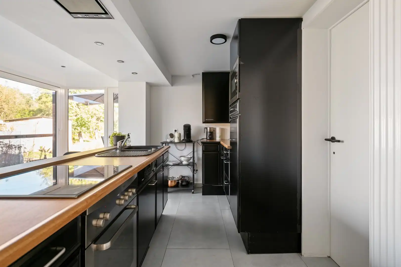 Vrijstaande woning op een ruim perceel van 3.330 m² met prachtig groen uitzicht en tal van mogelijkheden foto 14
