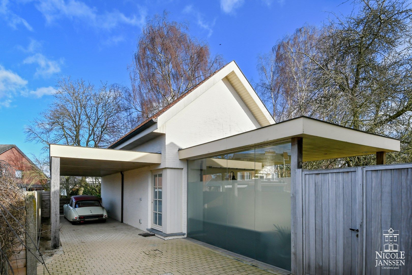 Verrassend ruime woning met bijgebouw en mooie tuin met zwembad foto 23