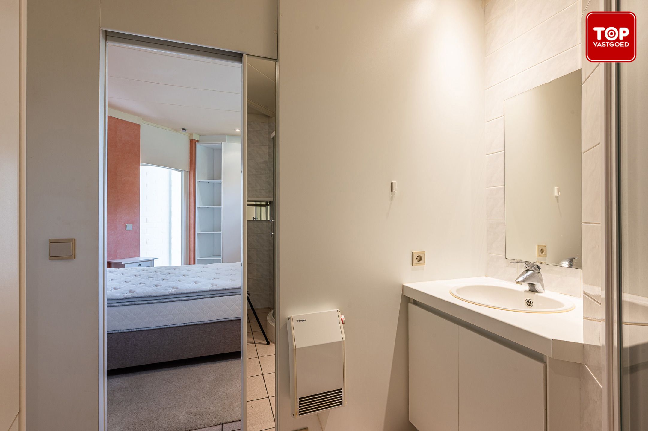 Open bebouwing een perceel van 690m² met mooie tuin en garage.  foto 25