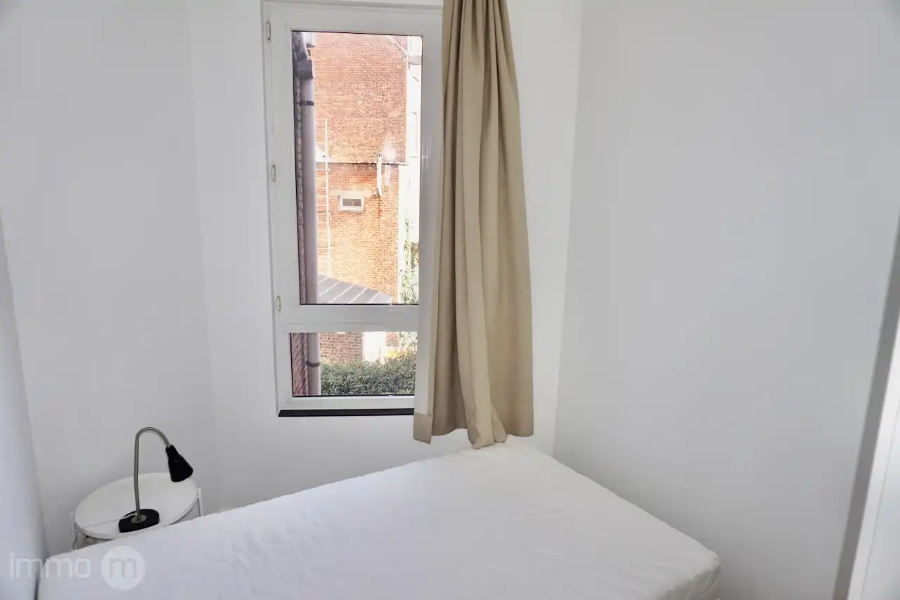 Gemeubelde studio 32m2 met aparte slaapkamer en open uitzicht – Tervuursevest Leuven foto 14