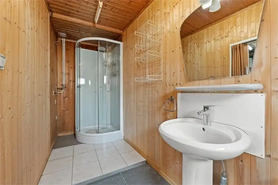 2 TE RENOVEREN WONINGEN+ 16 GARAGES OP EEN PERCEEL VAN 9A87 foto 16