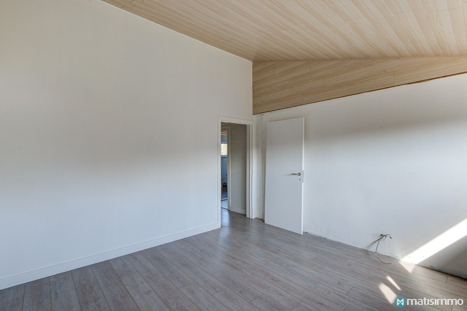 RUIM, DEELS GERENOVEERD DUPLEXAPPARTEMENT MET 3 SLAAPKAMERS, GROOT TERRAS, GARAGEBOX EN AUTOSTAANPLAATS foto 25
