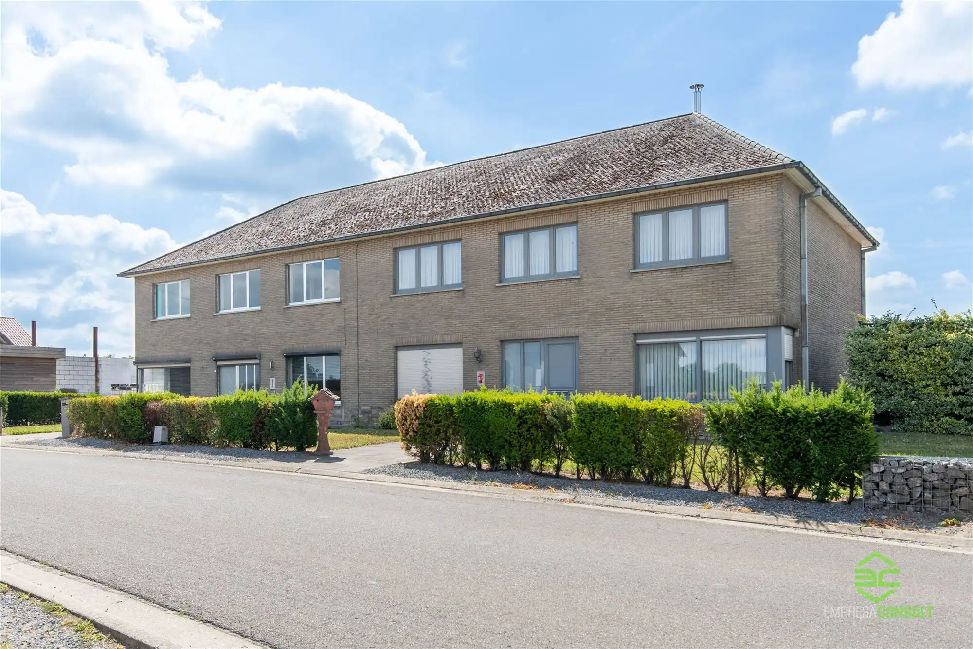 Ruime gezinswoning met 5/7 slpk op 6a 68ca! foto {{pictureIndex}}