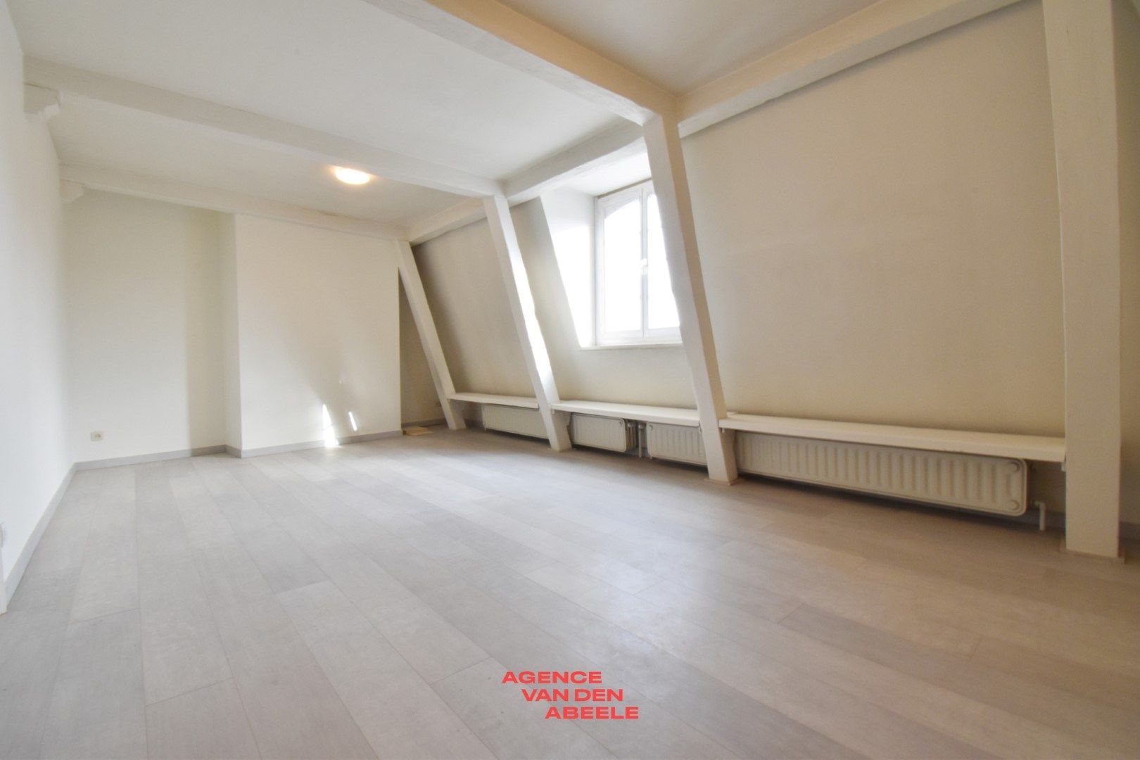 Prachtig gebouw met zicht op 't Zand en 7 verhuurde eenheden foto 1