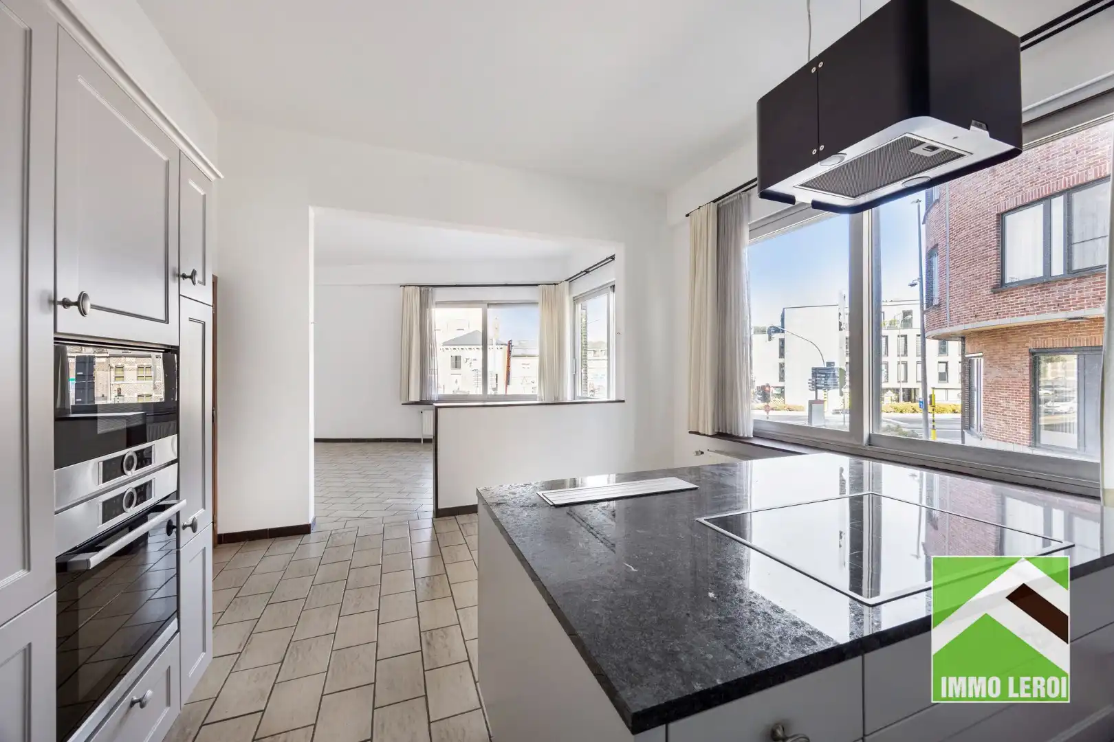 Zeer ruim gelijkvloers appartement met groot terras en tuin - centrum Tongeren foto 7