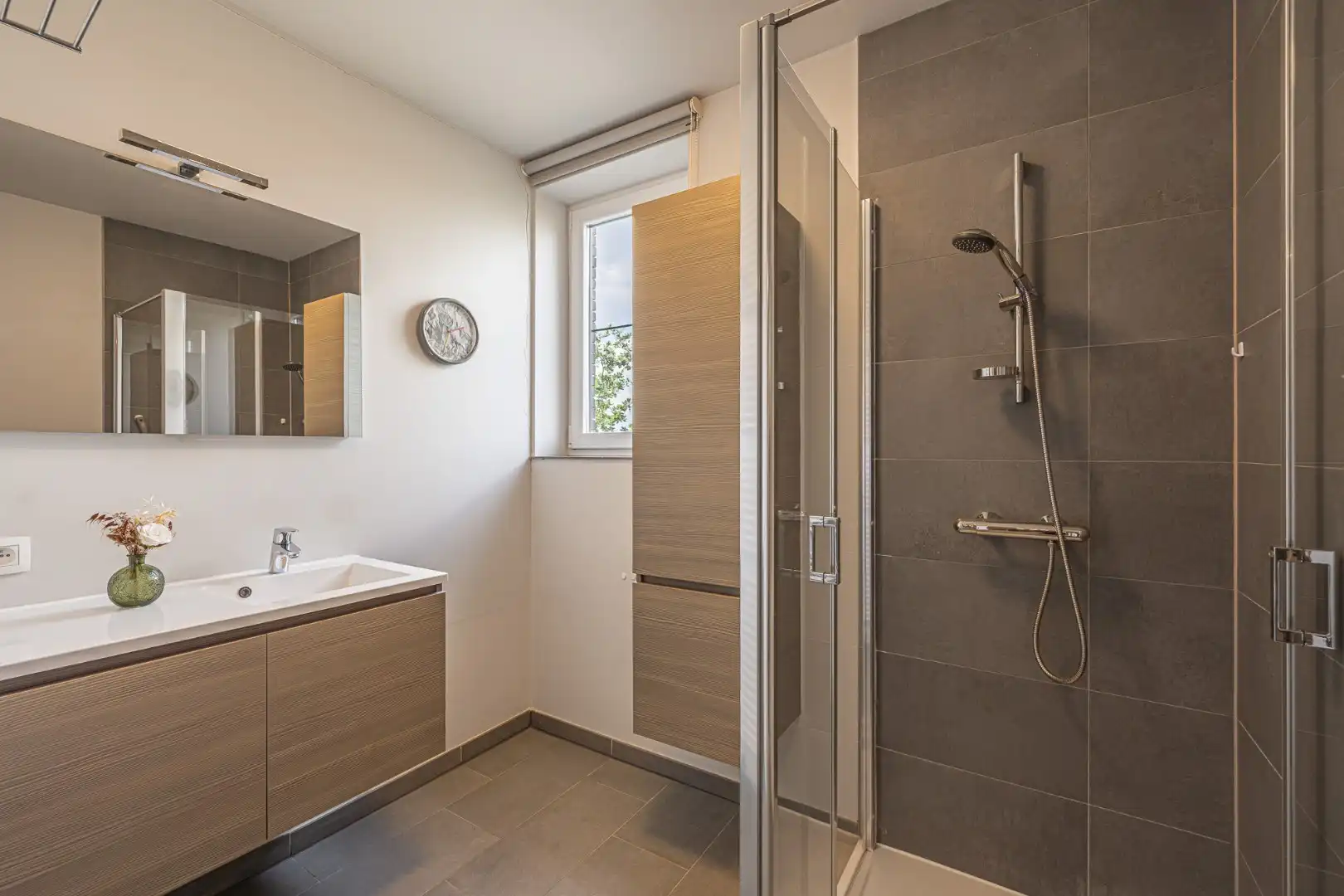 Recent, instapklaar appartement met 2 slaapkamers, terras en overdekte staanplaats in Lauwe foto 10
