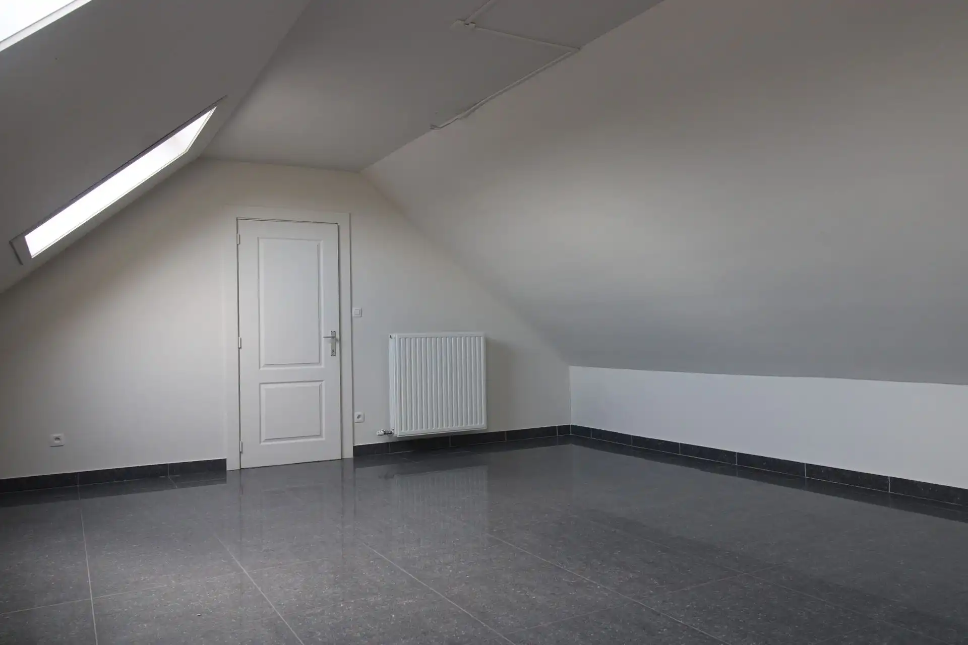 Ruime triplex met studio te koop in Opgrimbie! foto 21