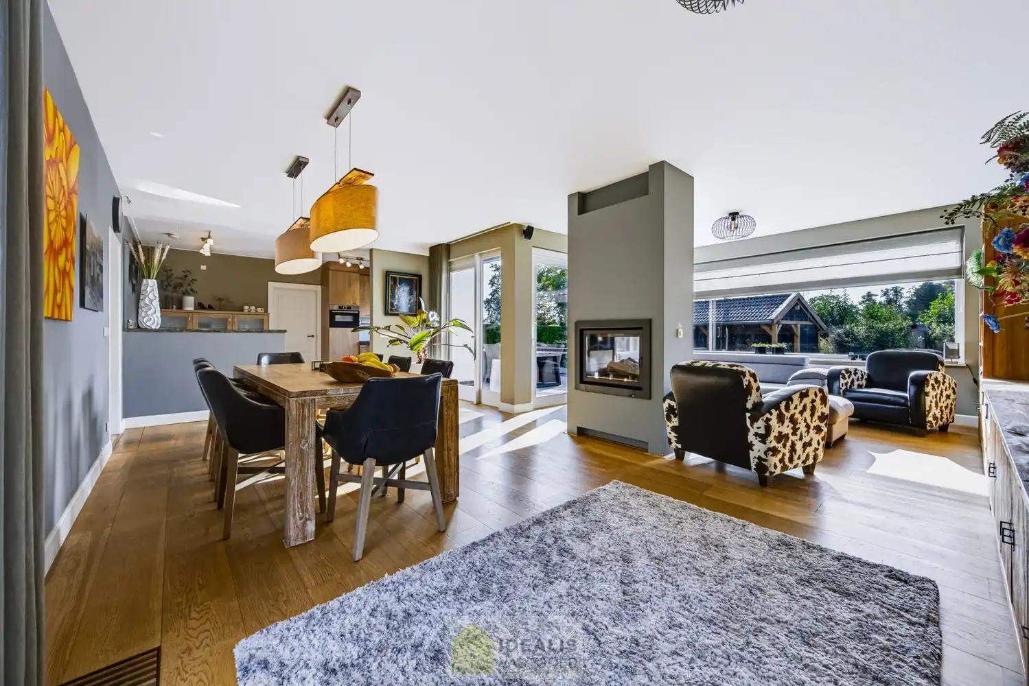 IDEALIS VASTGOED – EEN HUIS OM VERLIEFD OP TE WORDEN! DEZE PRACHTIGE INSTAPKLARE (LEVENSBESTENDIGE) VILLA MET EEN HEERLIJKE LICHTRIJKE LEEFRUIMTE VOORZIEN VAN EEN OPEN KEUKEN, 5 SLAAPKAMERS, 2 BADKAMERS, EEN PERFECT AANGELEGDE TUIN IN ALLE PRIVACY, UITGERUST MET EEN GOED VOORZIENE BUITENKEUKEN EN BIJGEBOUWEN INGERICHT VOOR WELLNESS (HOT TUB) EN BERGRUIMTE! EEN MUST VISIT VOOR ZIJ OP ZOEK NAAR MOOIE HUIZEN! foto 18