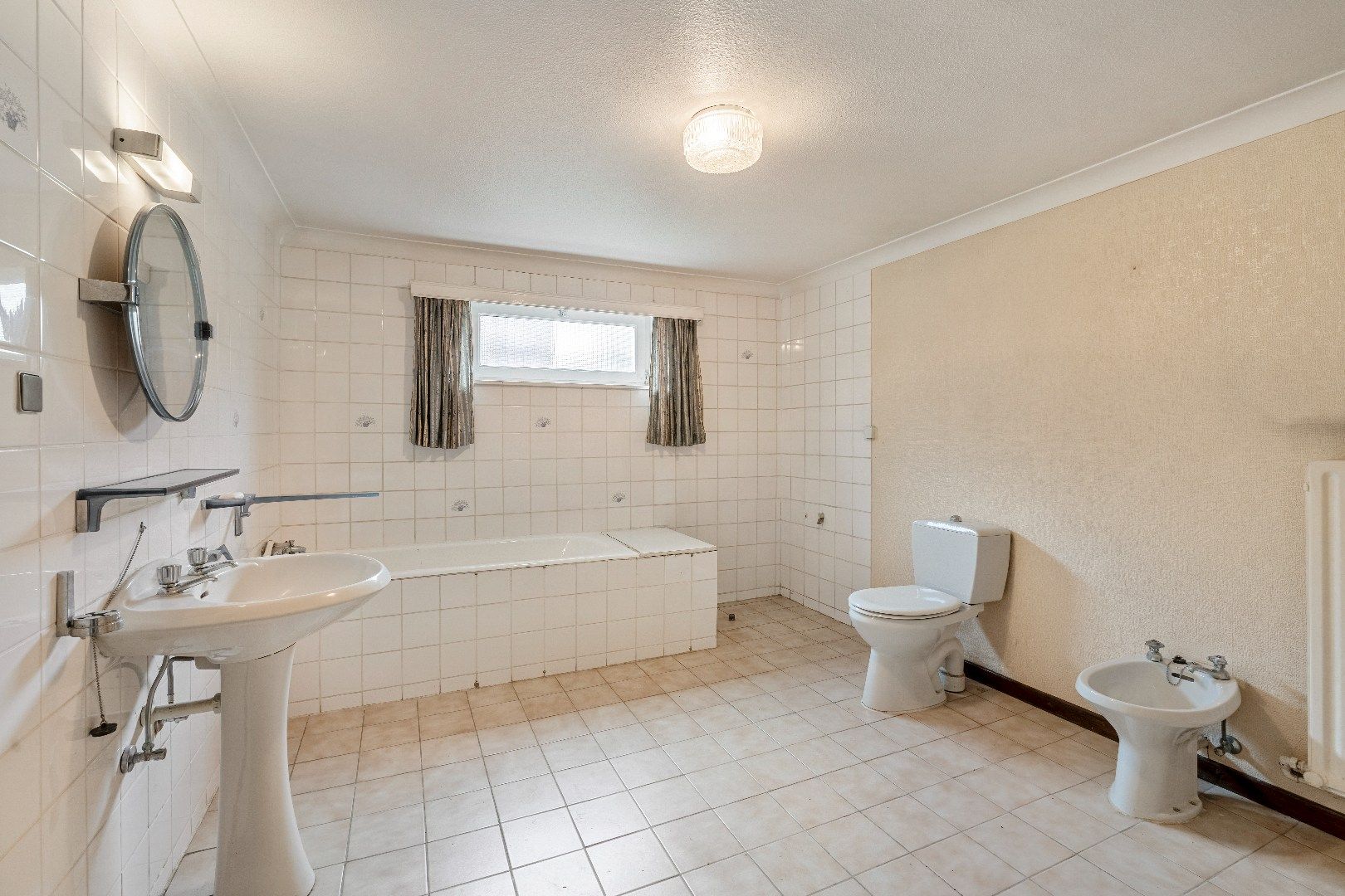  Te renoveren karakteristieke bungalow, 3 Slpk, ruime kelder met garage, op toplocatie foto 35