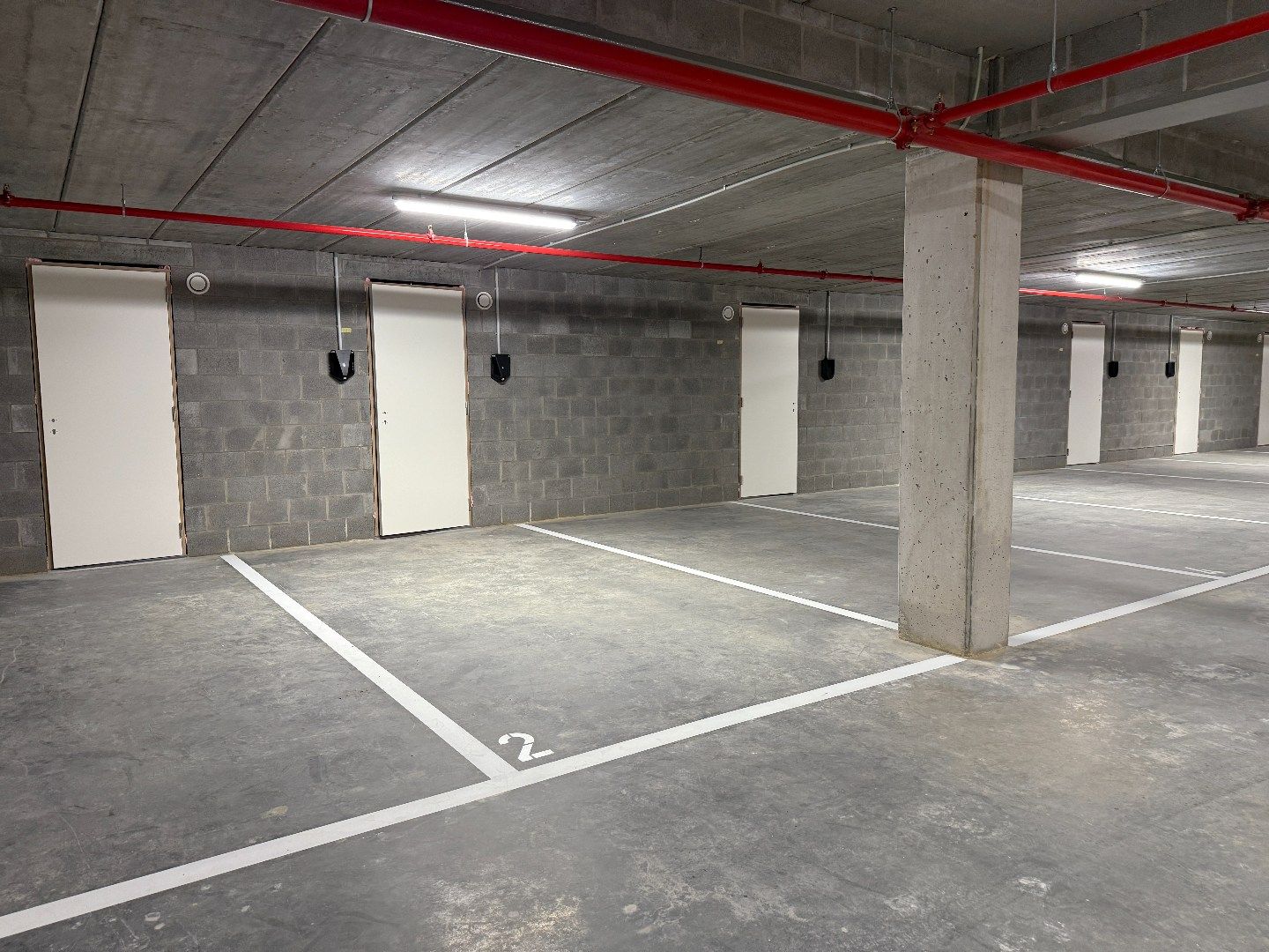 Instapklaar 2-slpk appartement met terras, autostplts en kelder foto 11