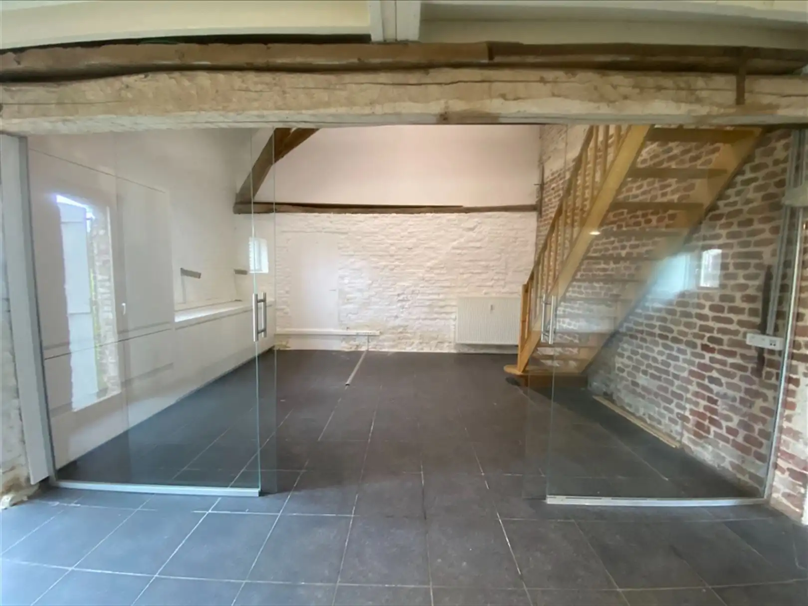 Karaktervolle kantoren in gerenoveerde hoeve vlakbij R4 foto 5