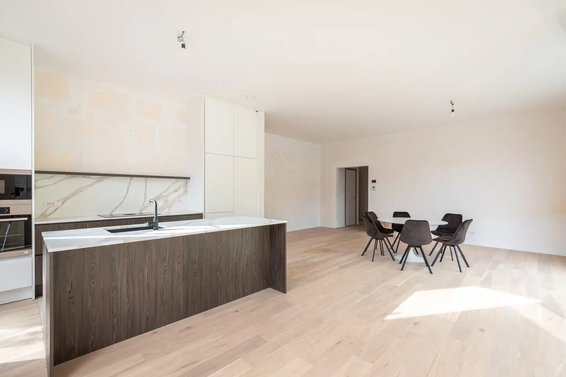 Ruim doorzonappartement op het gelijkvloers foto 2