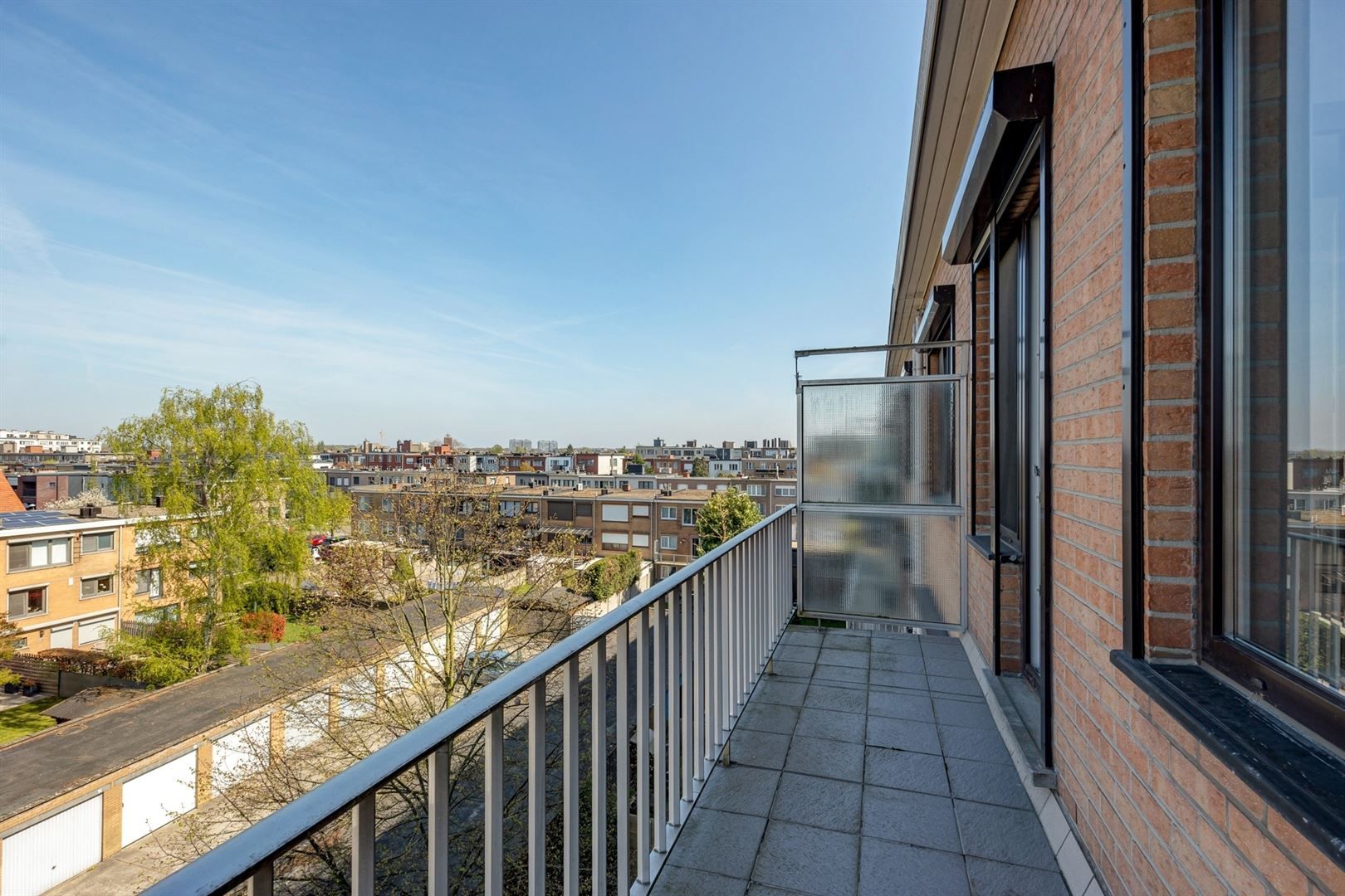 Piekfijn afgewerkt 2-slaapkamerappartement met garagebox foto 21