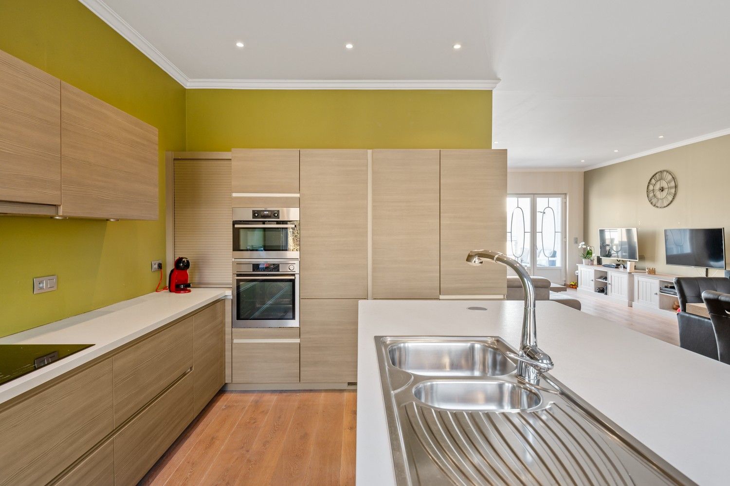 Ruime halfopen woning met 4 à 6 SLPKS, apart kantoor en een groot magazijn in Mortsel! foto 23