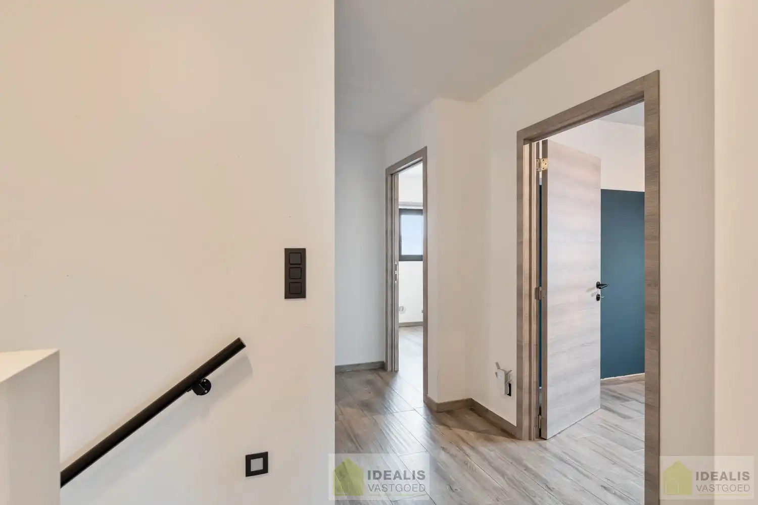 RECENTE, PERFECT ONDERHOUDEN EN MODERN OPGETROKKEN WONING foto 35