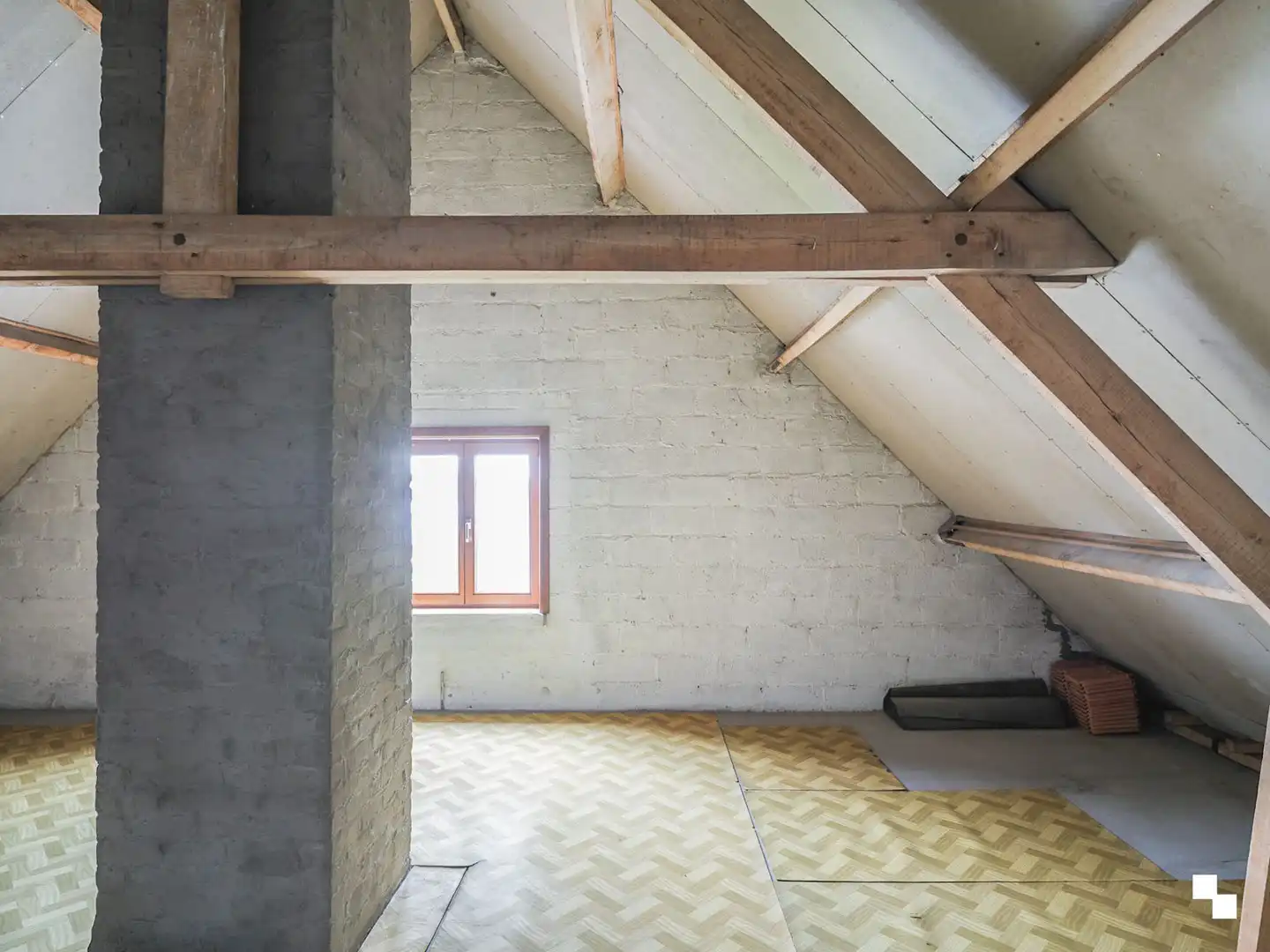 Ruime, te renoveren woning in het mooie Asper foto 18