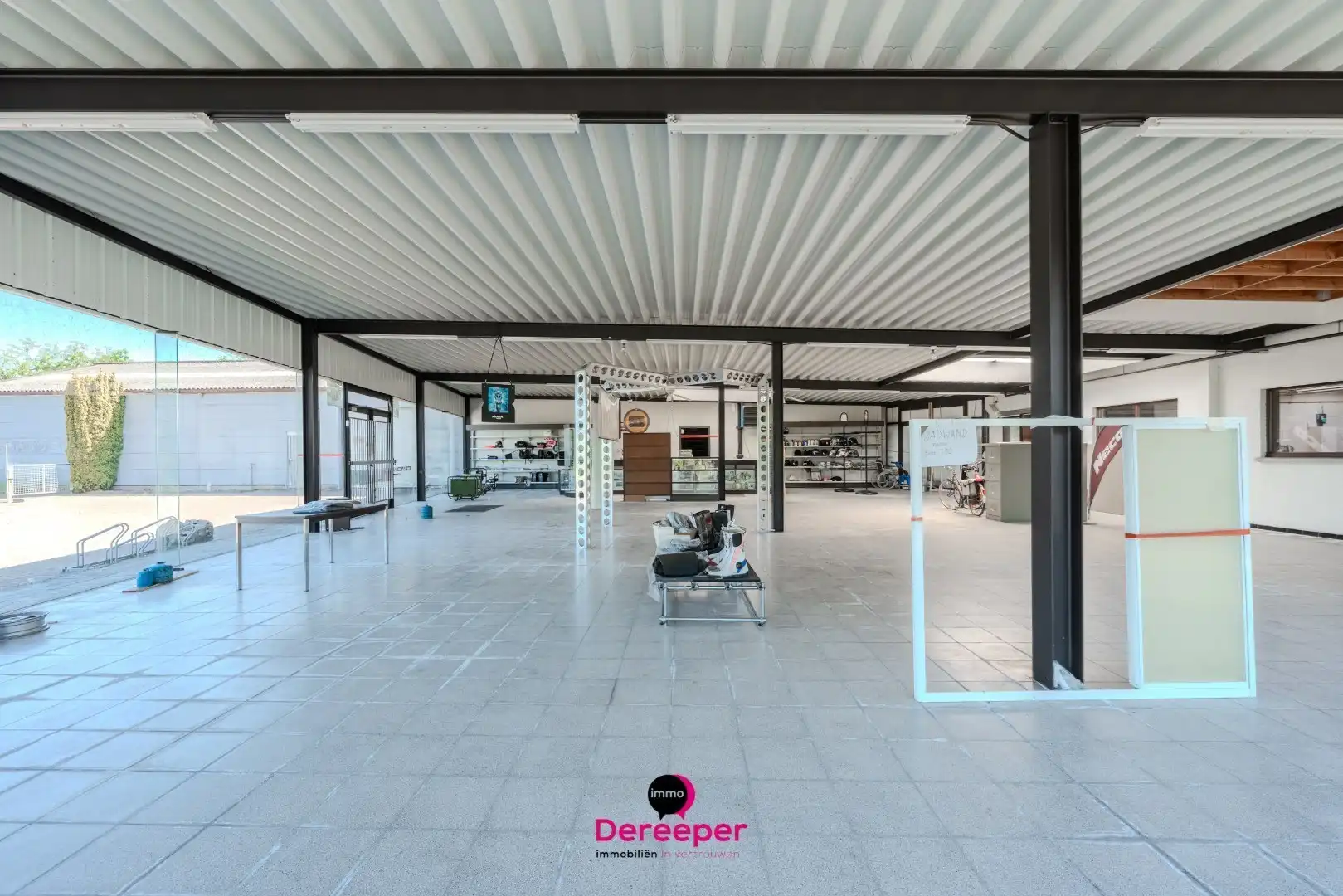 Commercieel pand met showroom, atelier, opslagplaatsen en woonst op toplocatie foto 24