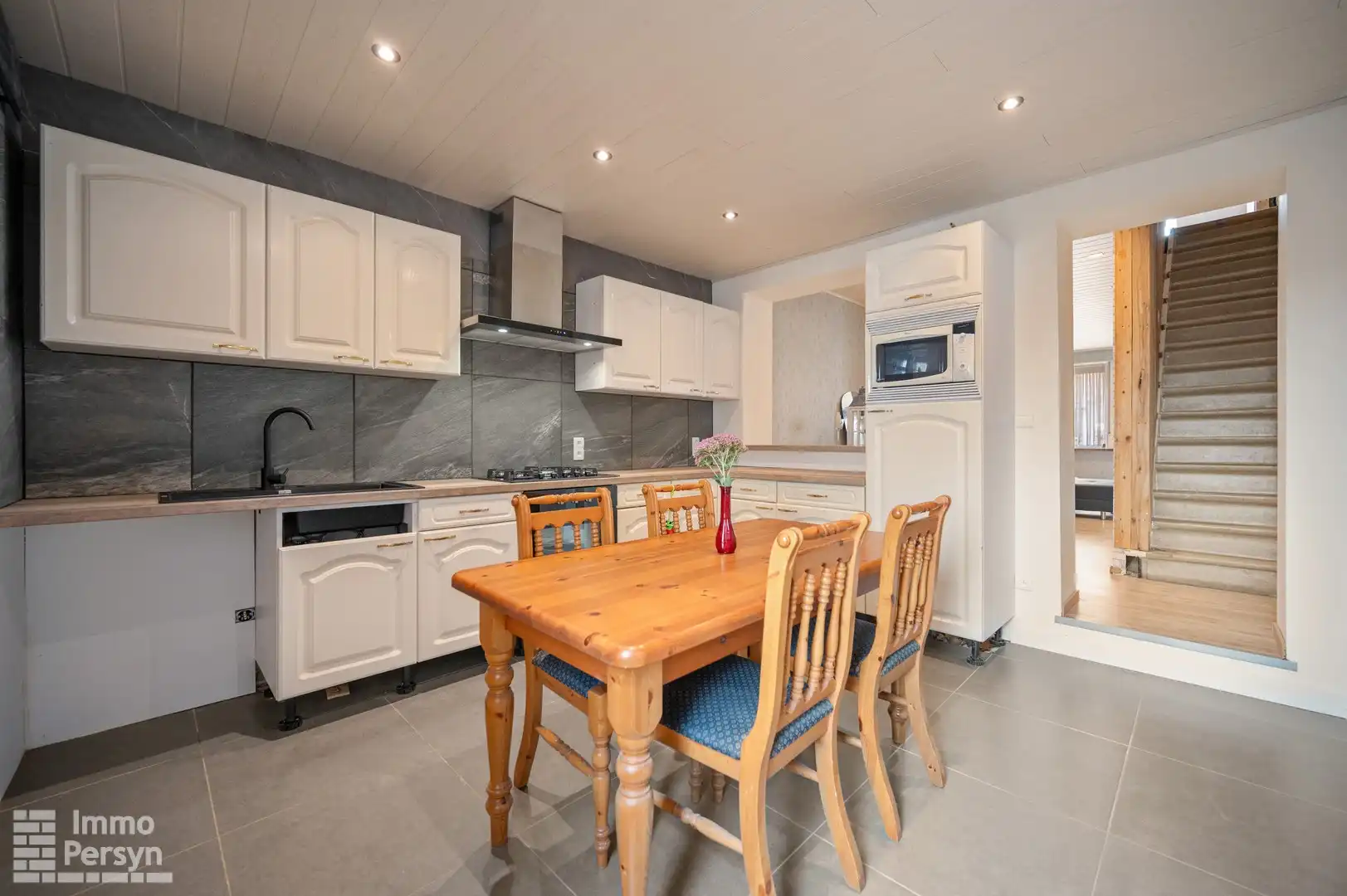 Gerenoveerde rijwoning met 2 Slaapkamers en tuin foto 5