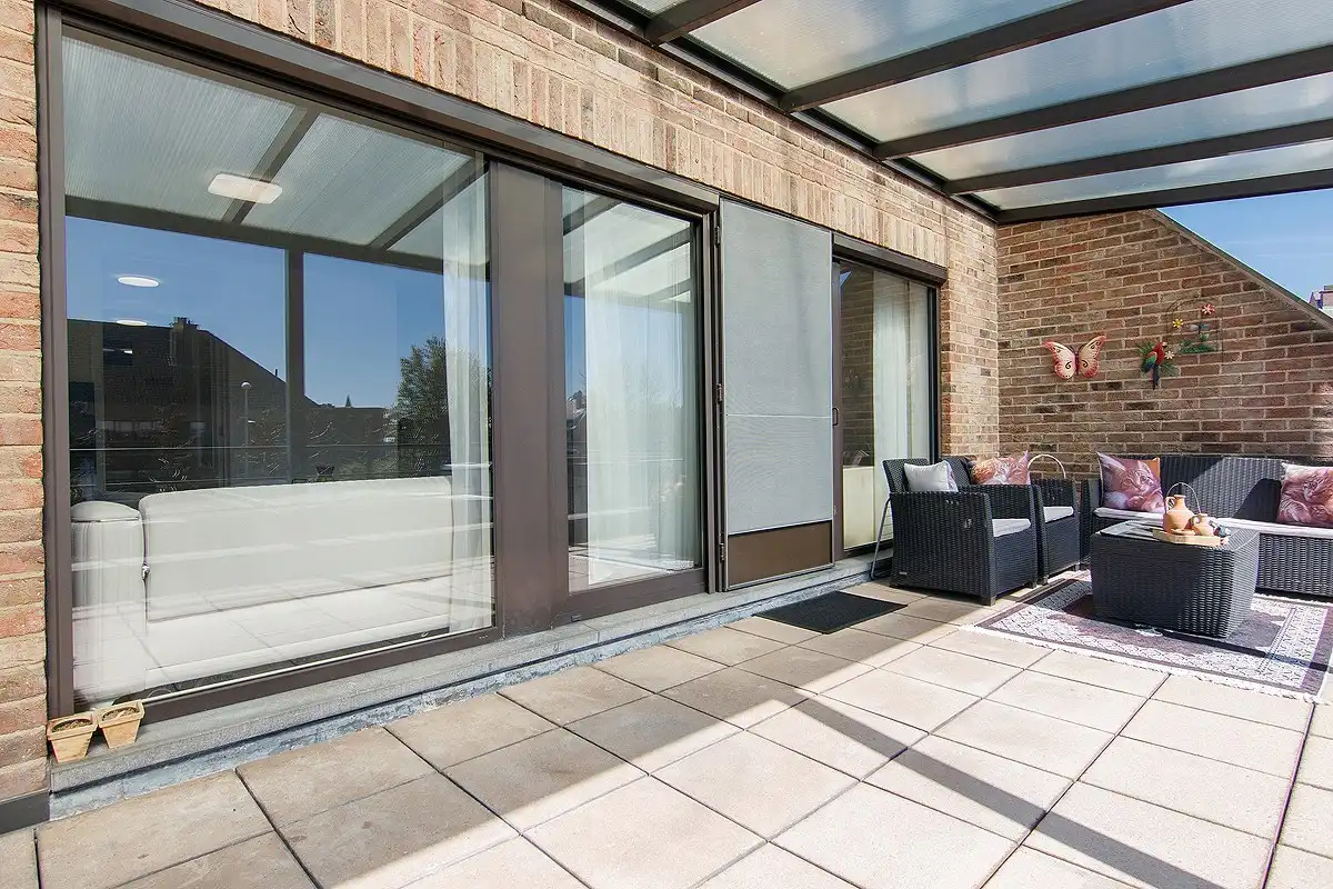 Verzorgd appartement met 2 slaapkamers,  groot terras en lift foto 18