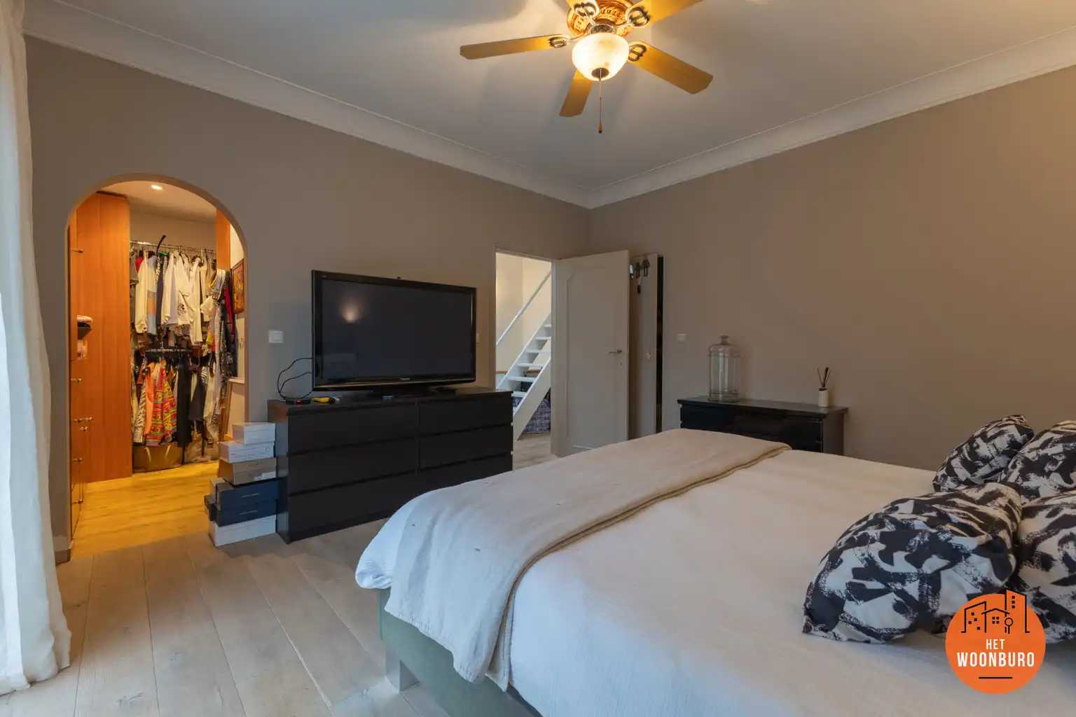 Karaktervolle woning met 4 slpks, garage, bijgebouw en tuin foto 12