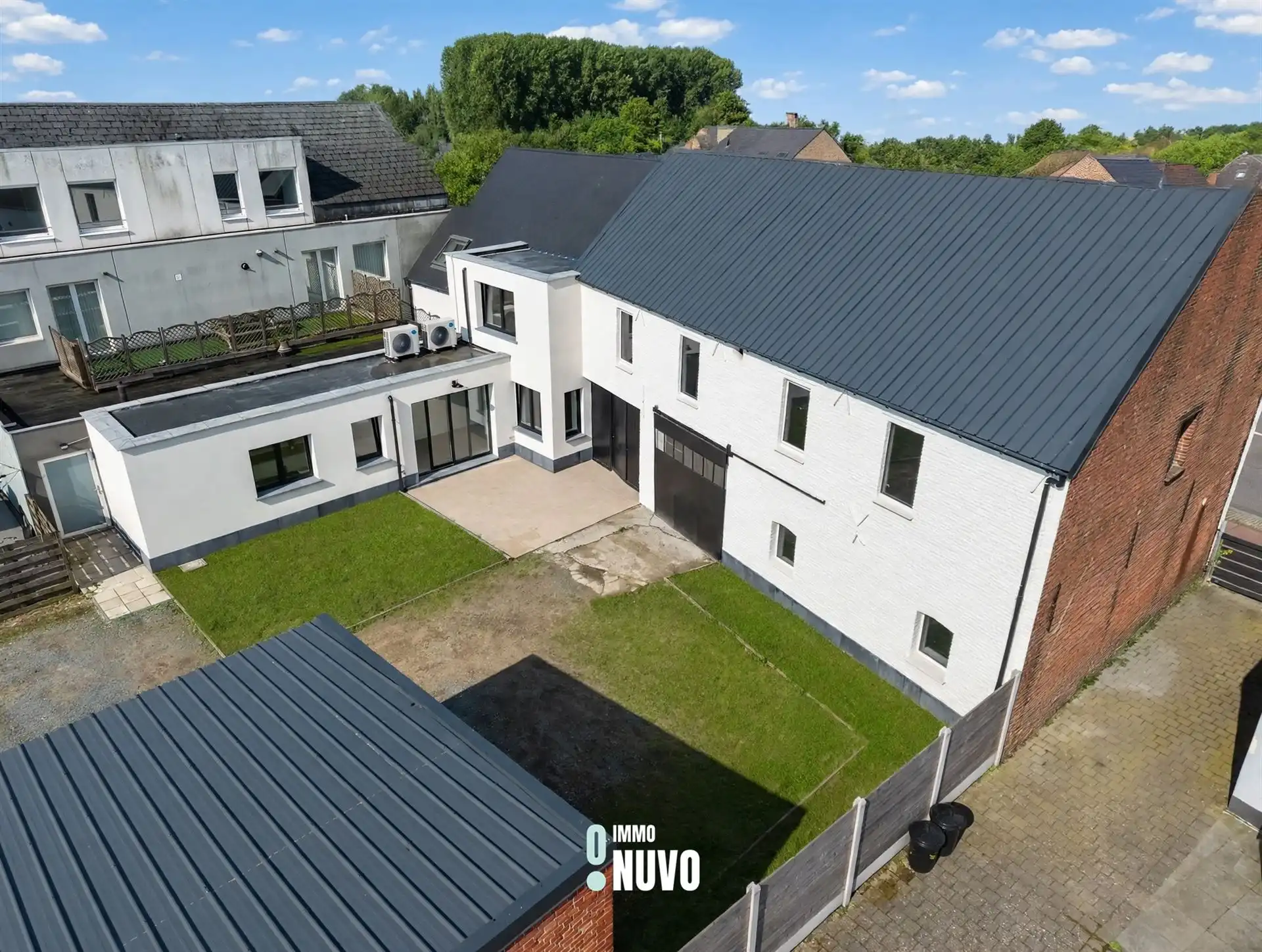 Woning met loods foto 2