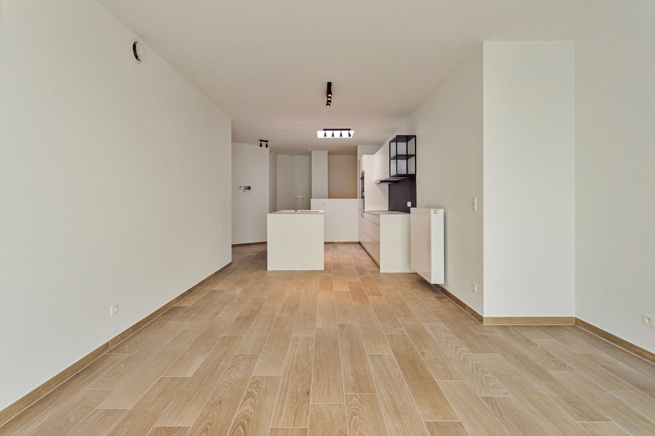 ANTWERPEN - Ruim drie-slaapkamerappartement met parking nabij Stadspark foto 3