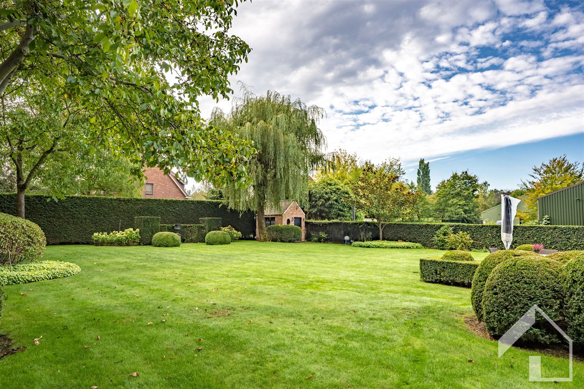 Exclusieve villa met loods, prachtige tuin en topafwerking op ruim 7.400 m²  foto 4