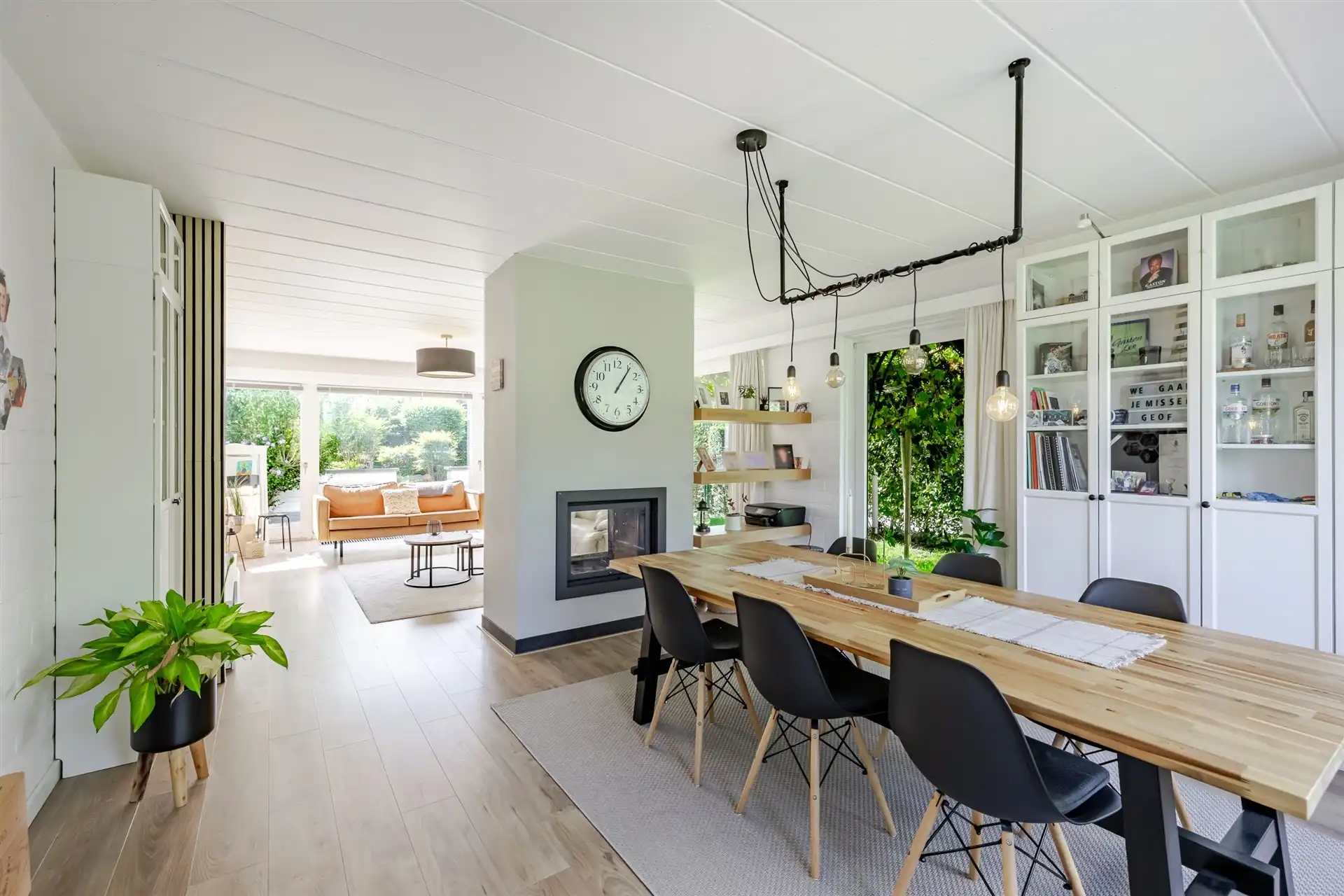 Riante woning met 4 slaapkamers , tuin en praktijk foto 27