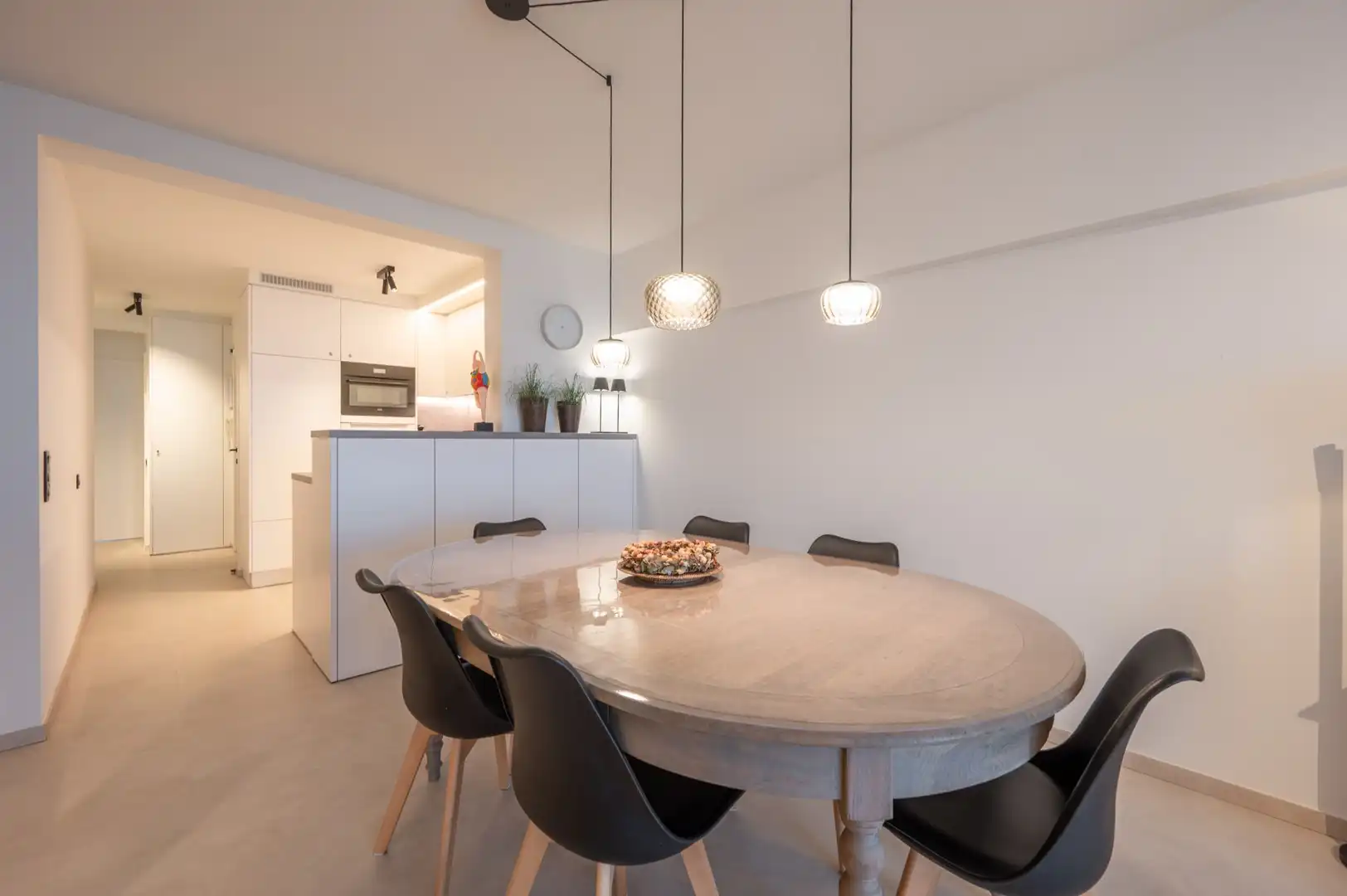 Gerenoveerd appartement met terras, twee slaapkamers en zwembad foto 4