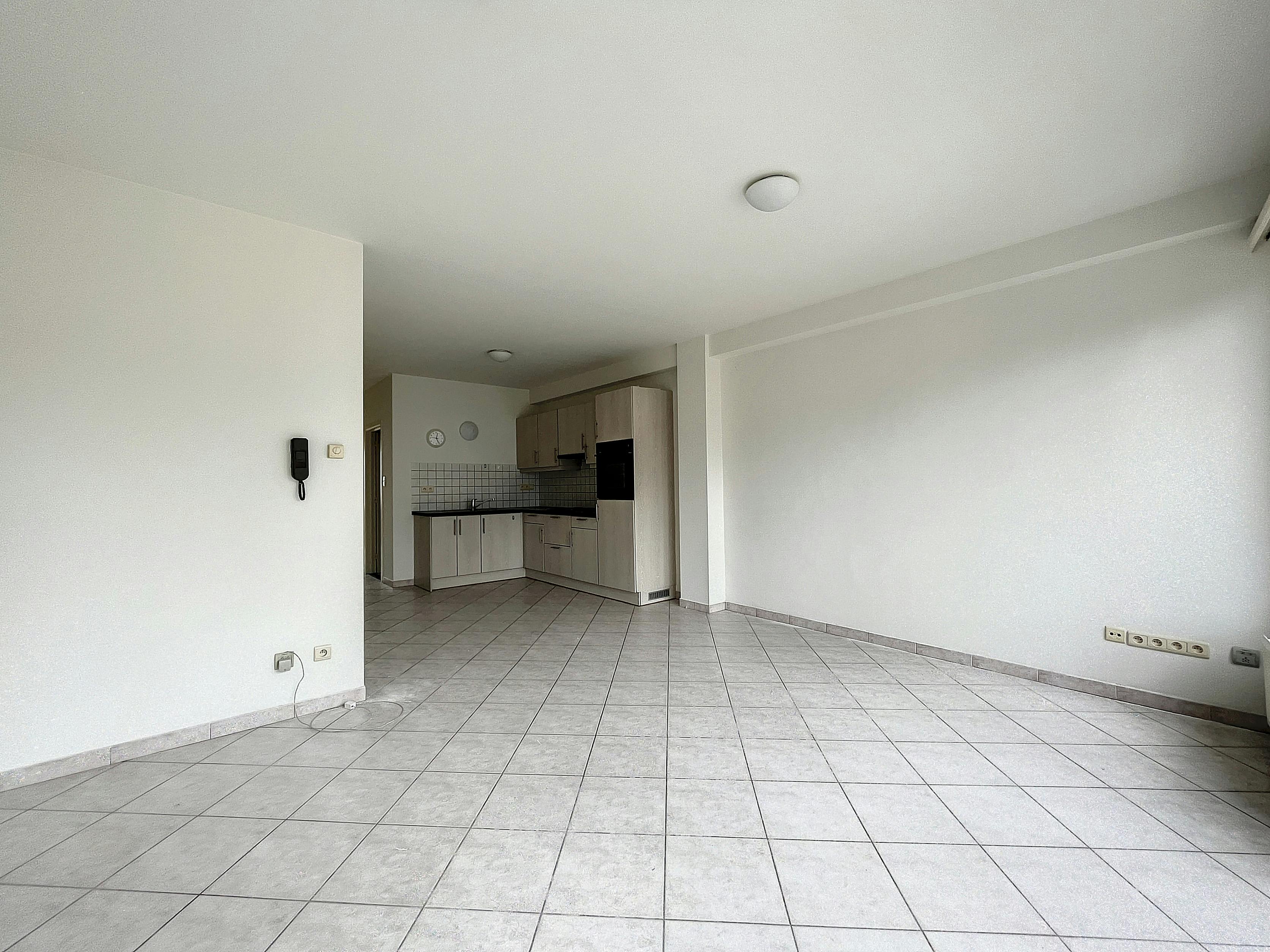 Schaarbeek-Mooi appartement 1 slaapkamer op de 4e verdiep. foto 3