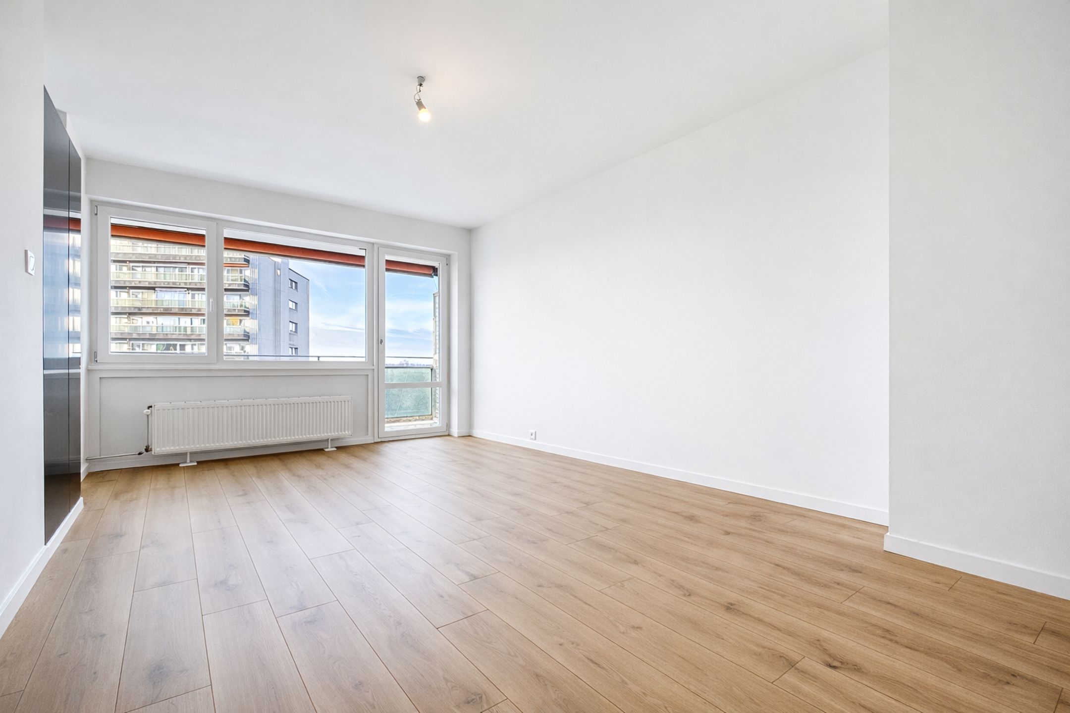 Prachtig gerenoveerd appartement met terras – instapklaar foto {{pictureIndex}}