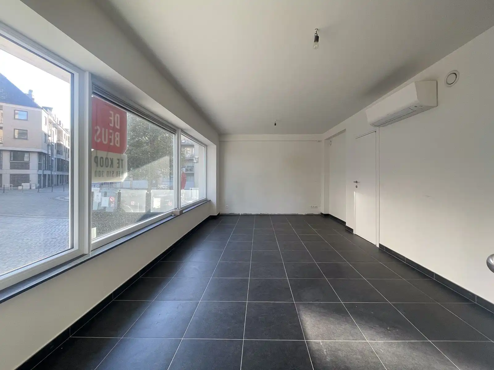 Recent handelspand op topligging, pal aan de Jachthaven foto 3