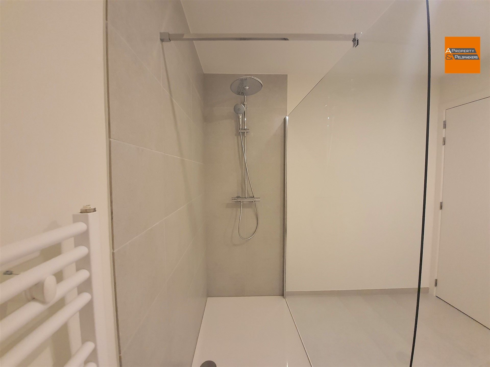 Nieuwbouw woning met 3 slaapkamers en tuin op toplocatie foto 23
